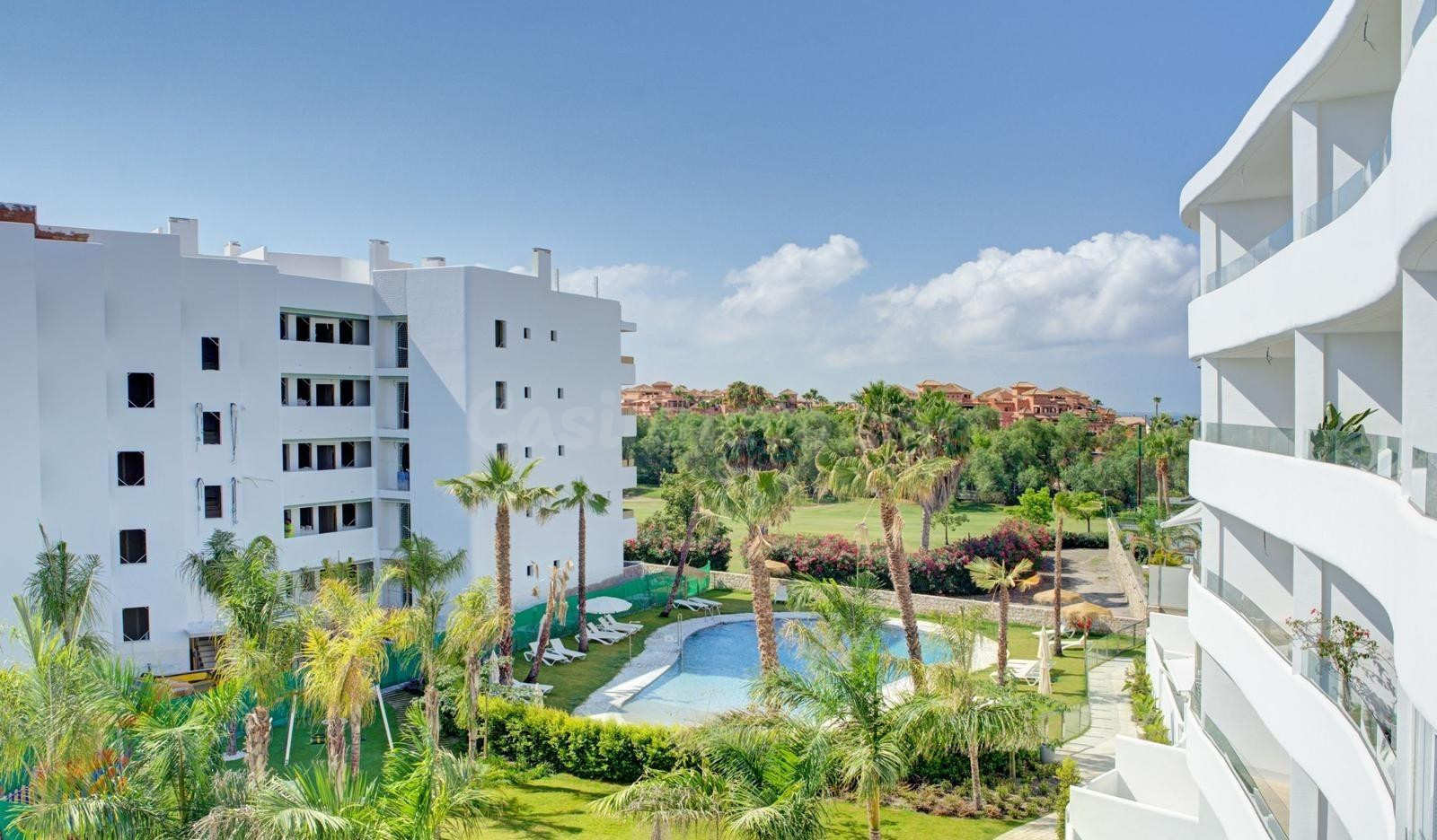 Exclusivo apartamento de diseño con gran terraza acondicionada en Mar de Fabiola (Playa Granada)