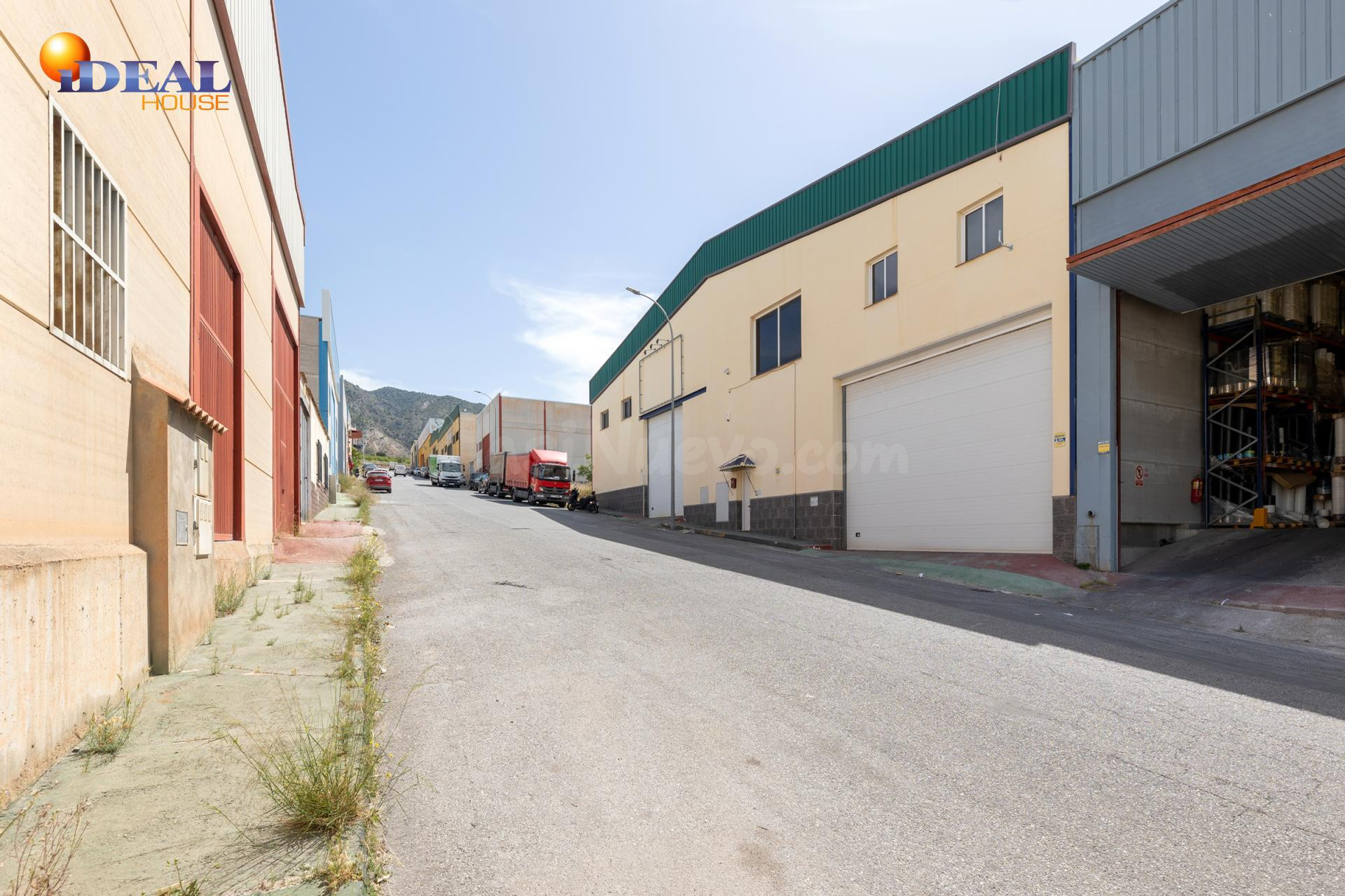 SE VENDE  Nave Industrial en Dúrcal con Instalaciones Completas y Cámara Frigorífica