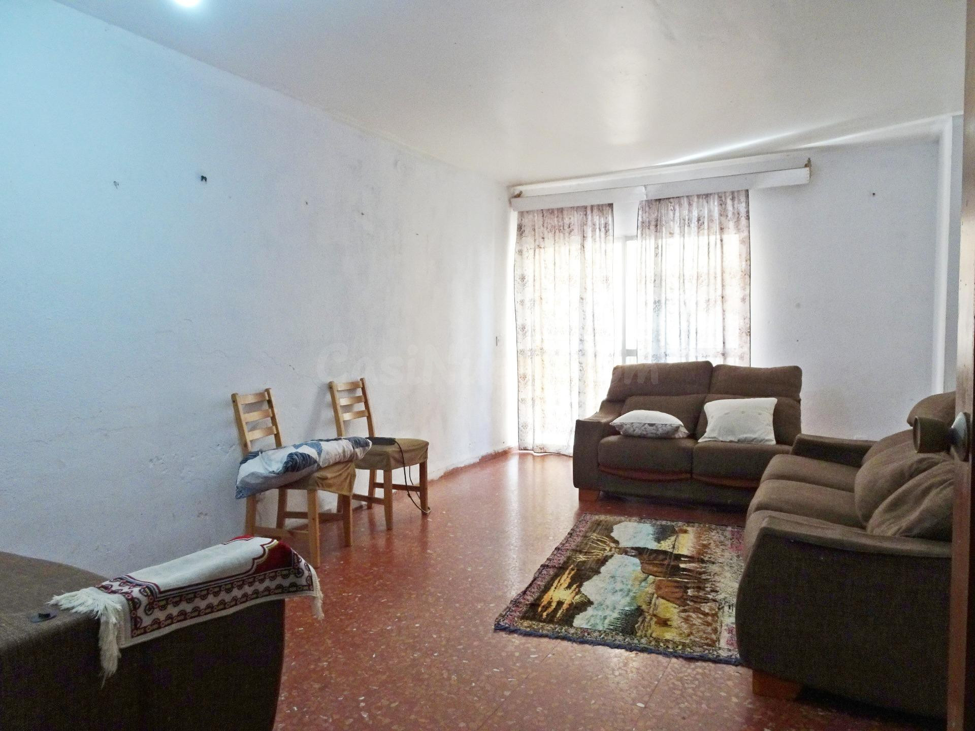 Gran piso de 4 dormitorios y terraza junto a Vialia  y estación de autobuses.
