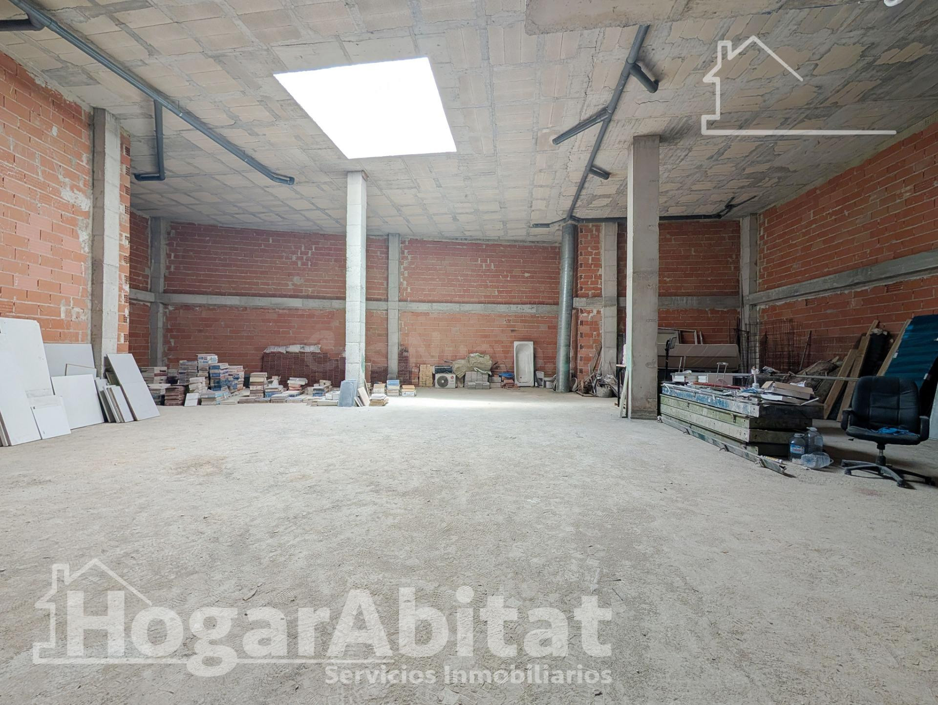 ¡PERFECTO PARA INVERTIR! LOCAL COMERCIAL MUY GRANDE Y BIEN UBICADO DE DOS ALTURAS