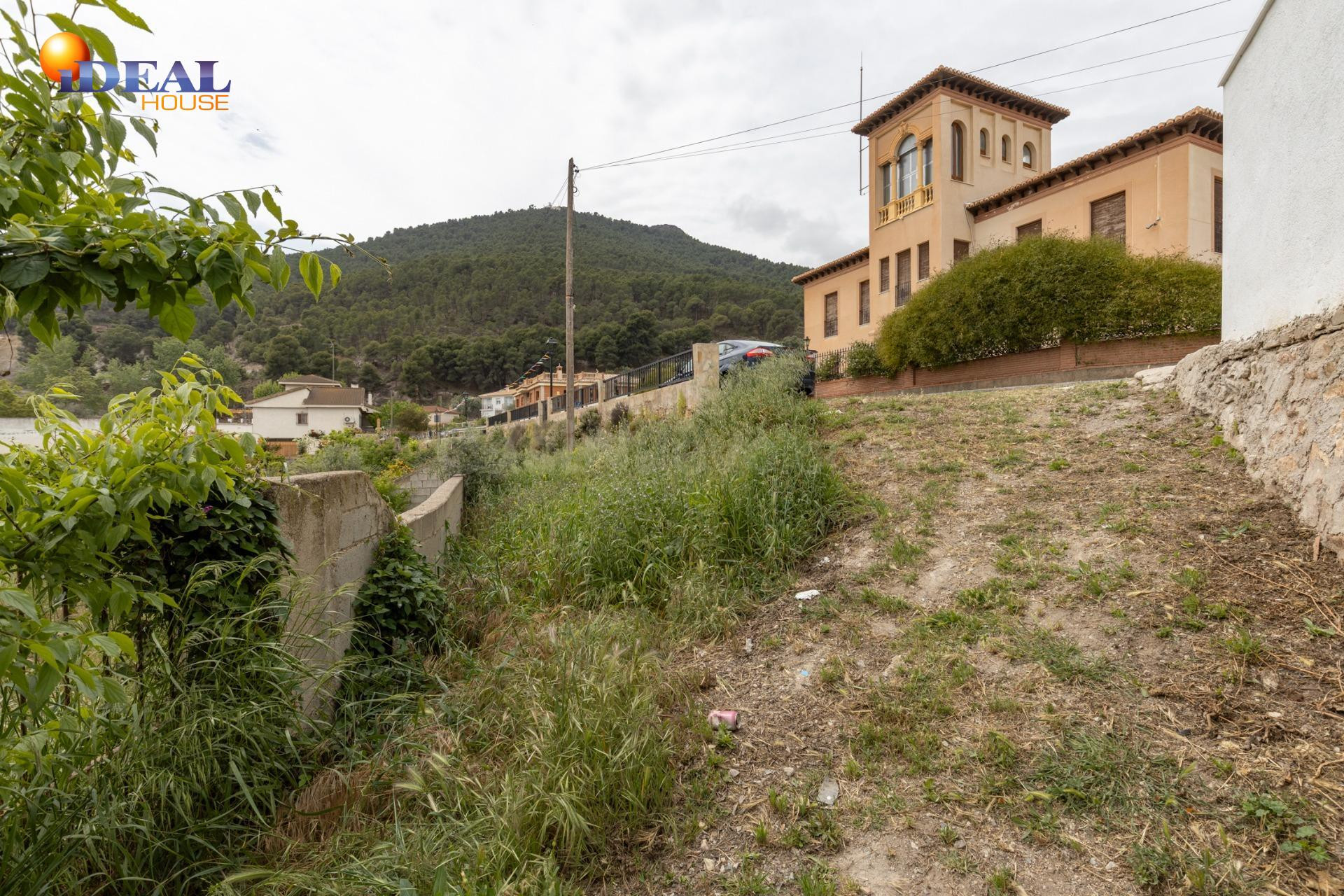 ESPECTACULAR TERRENO DE 876M2 EN PINOS DEL VALLE