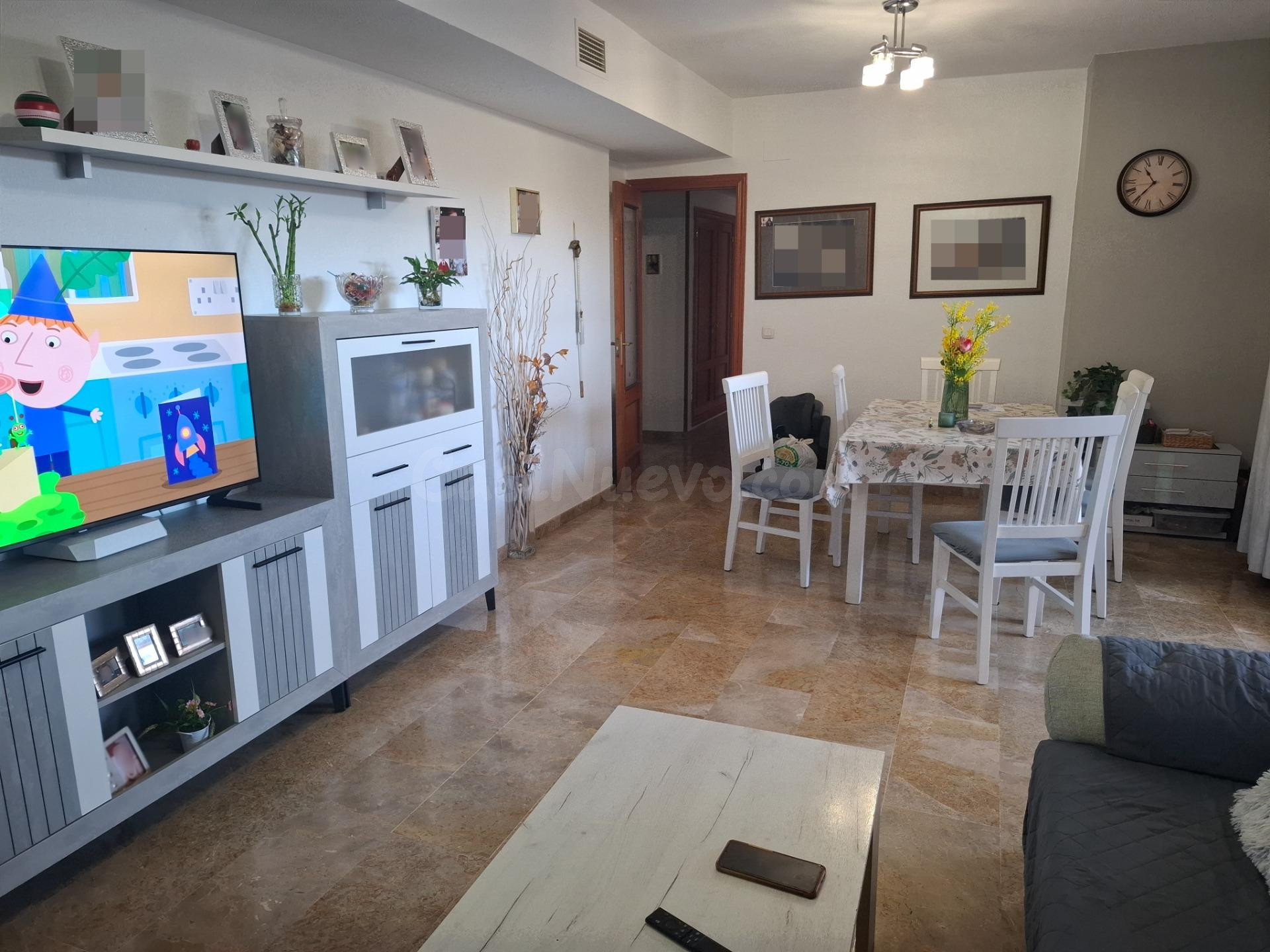 ESTUPENDO ÁTICO DE 5 DORMITORIOS, 2 BAÑOS , RECINTO CERRADO CON PISCINA, GARAJE Y TRASTERO