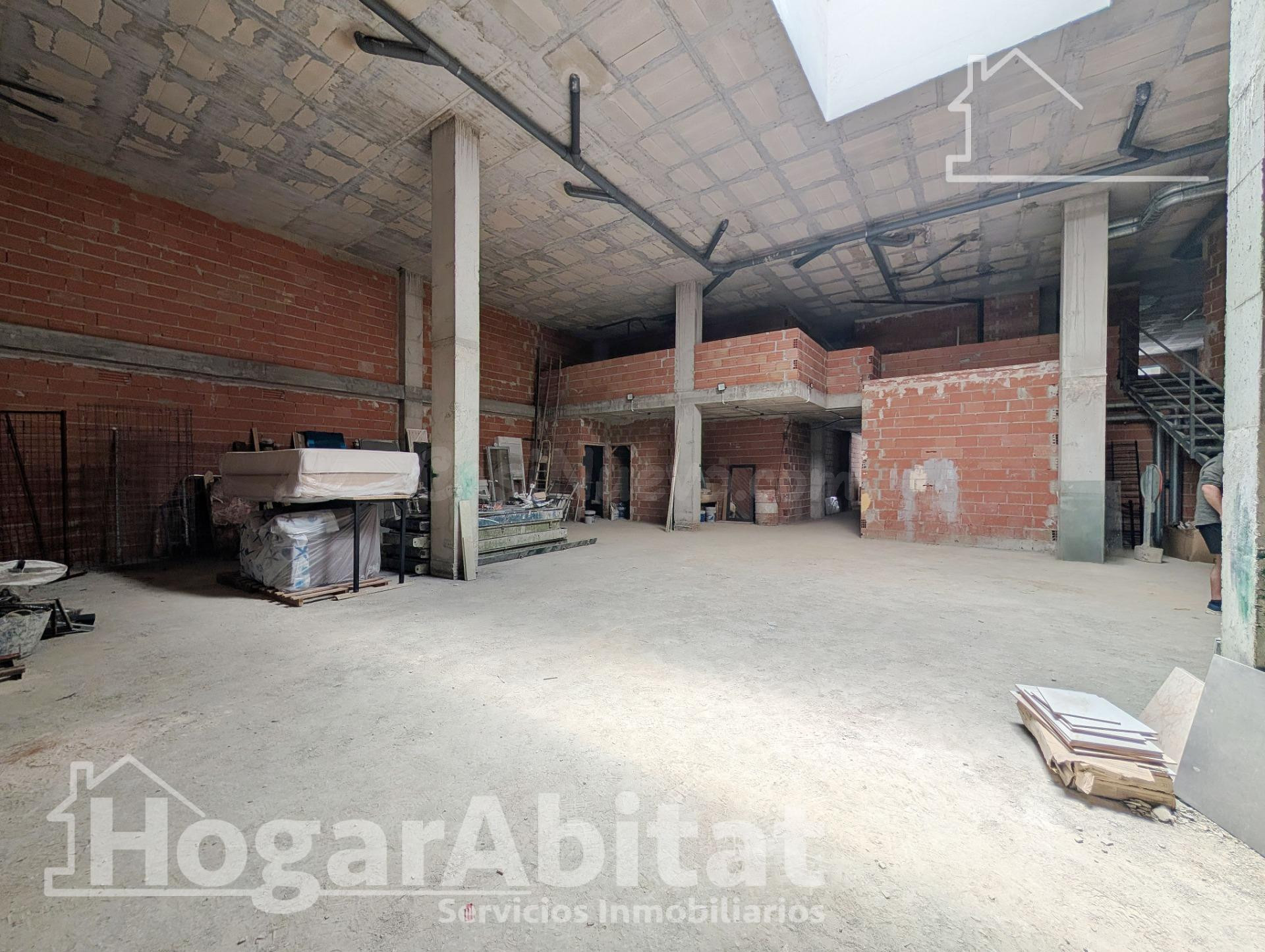¡PERFECTO PARA INVERTIR! LOCAL COMERCIAL MUY GRANDE Y BIEN UBICADO DE DOS ALTURAS