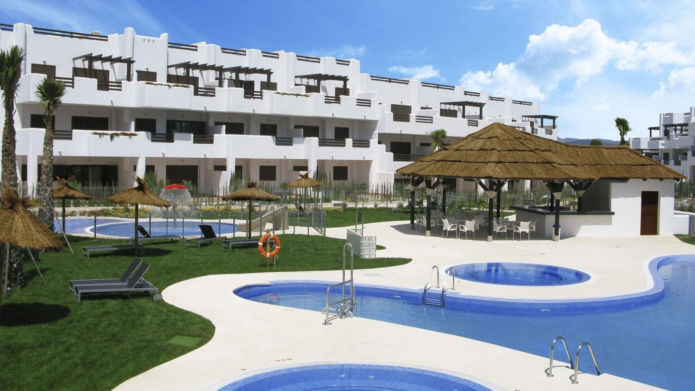 BUNGALOW CON SOLARIUM DE OBRA NUEVA EN MAR DE PULPÍ (ALMERÍA).