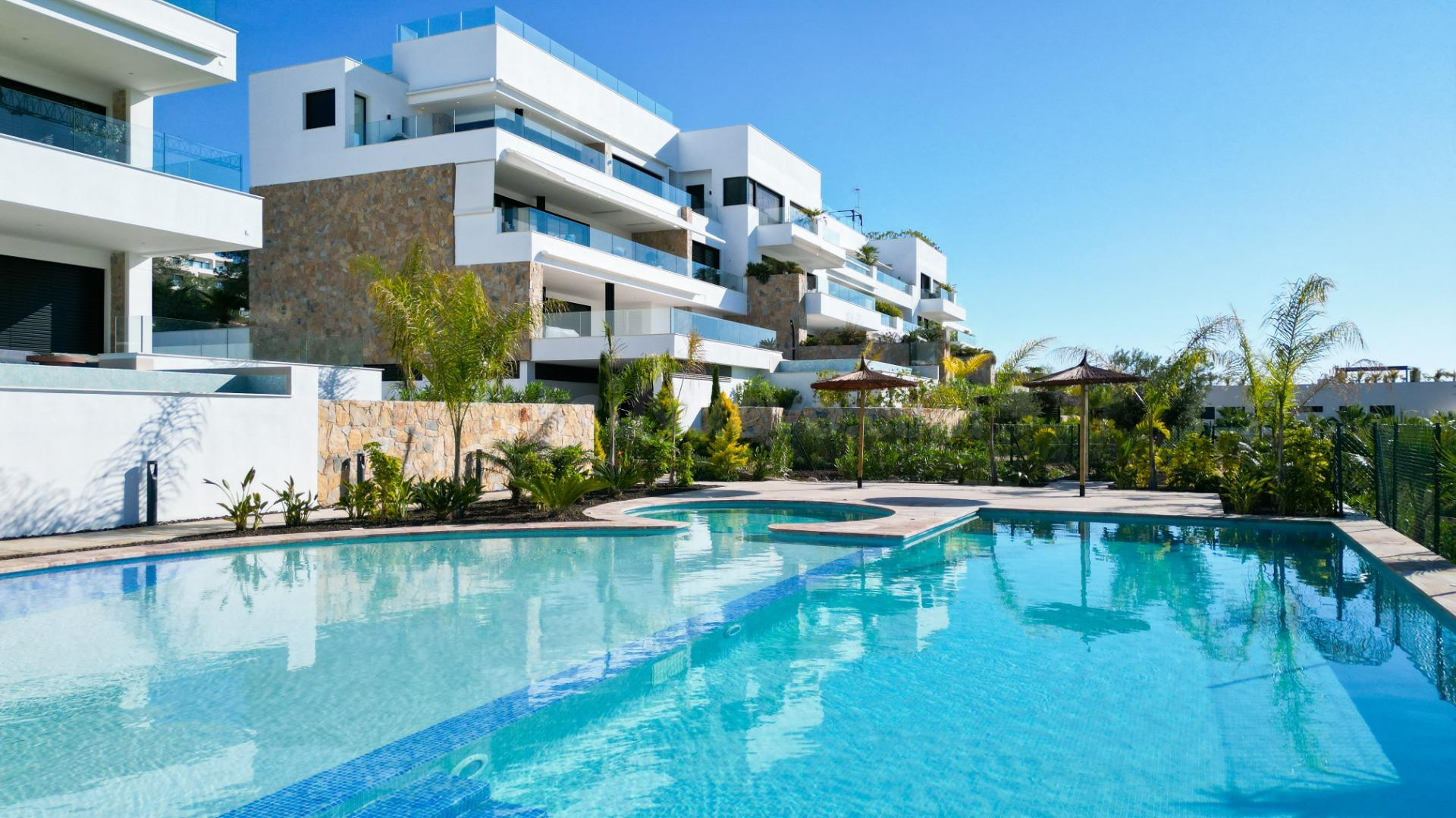 Ático de 2 dormitorios con piscina privada en venta en el exclusivo campo de Golf de Las Colinas
