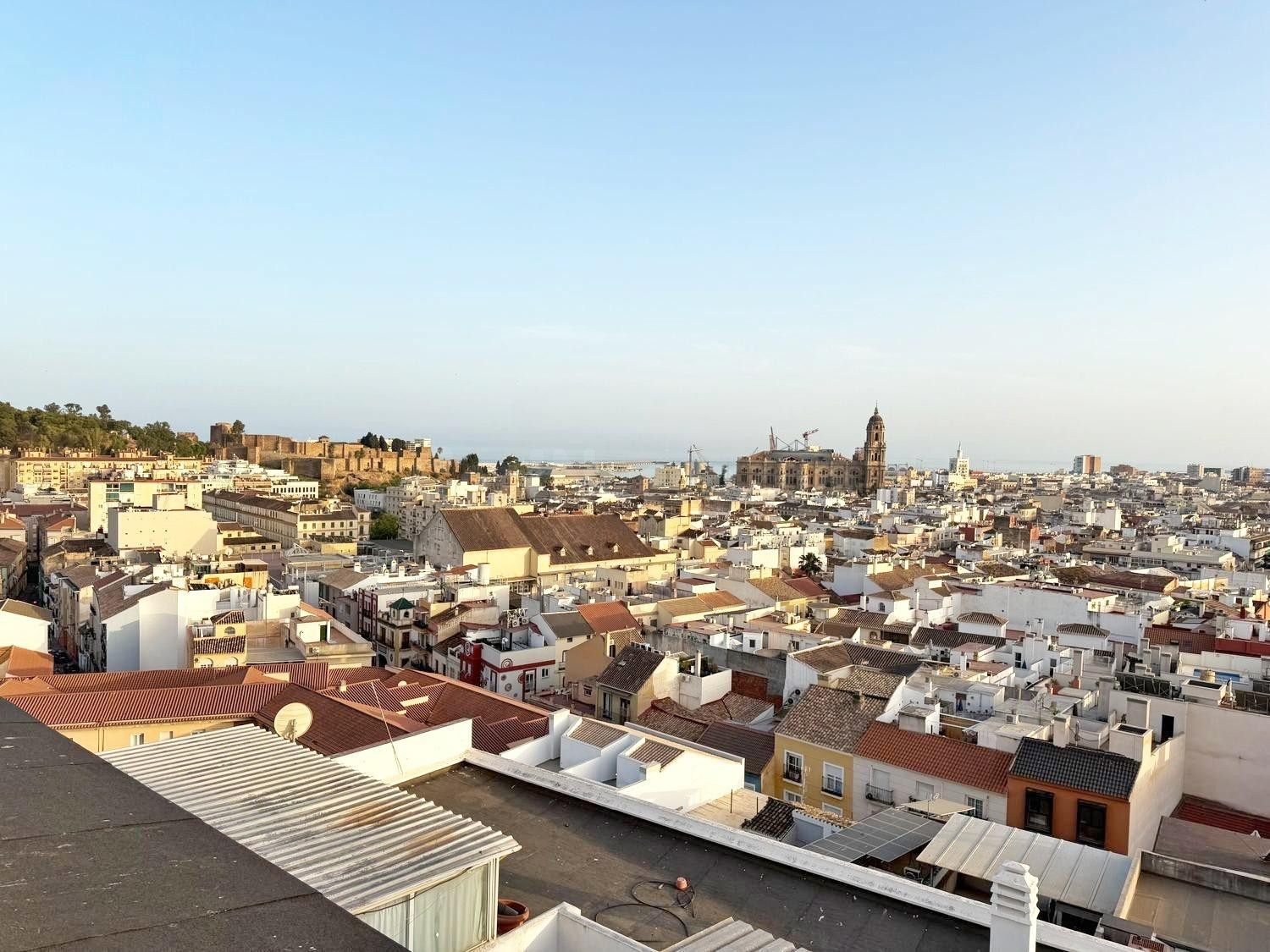 Piso reformado con vistas panorámicas al mar y los monumentos más importantes de Málaga