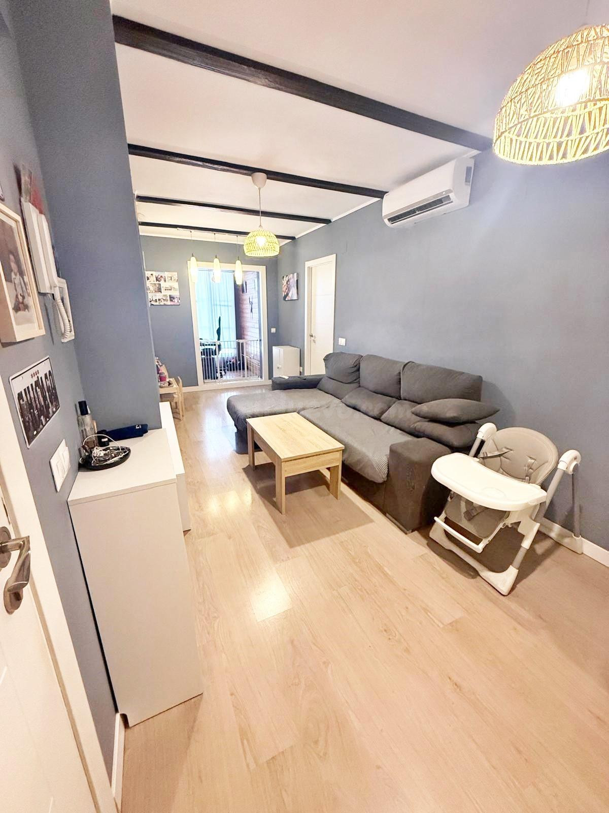 Vivienda seminueva con 2 dormitorios, 2 baños vestidor y terraza a 10 minutos del Centro Histórico de Málaga.