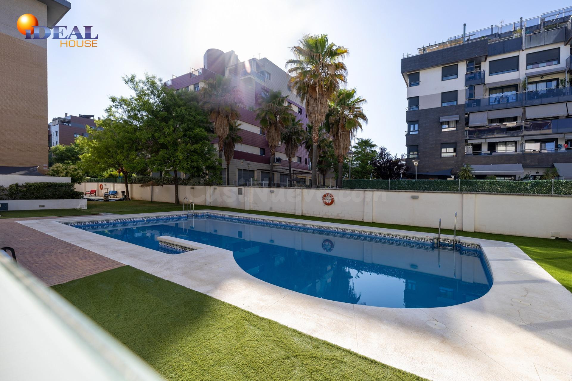 Apartamento tipo loft con garaje incluido y piscina en zona Parque Lagos