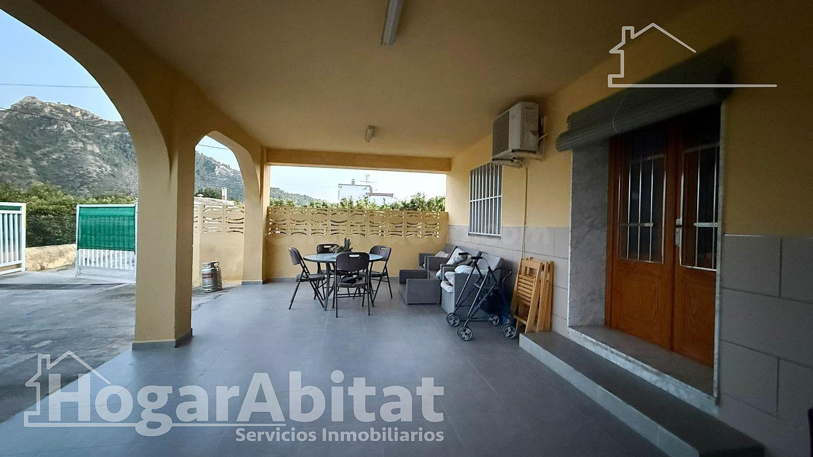 ¡VISTAS A LAS MONTAÑAS! CHALET CON PISCINA PRIVADA, TERRAZA, PARKING Y PARCELA