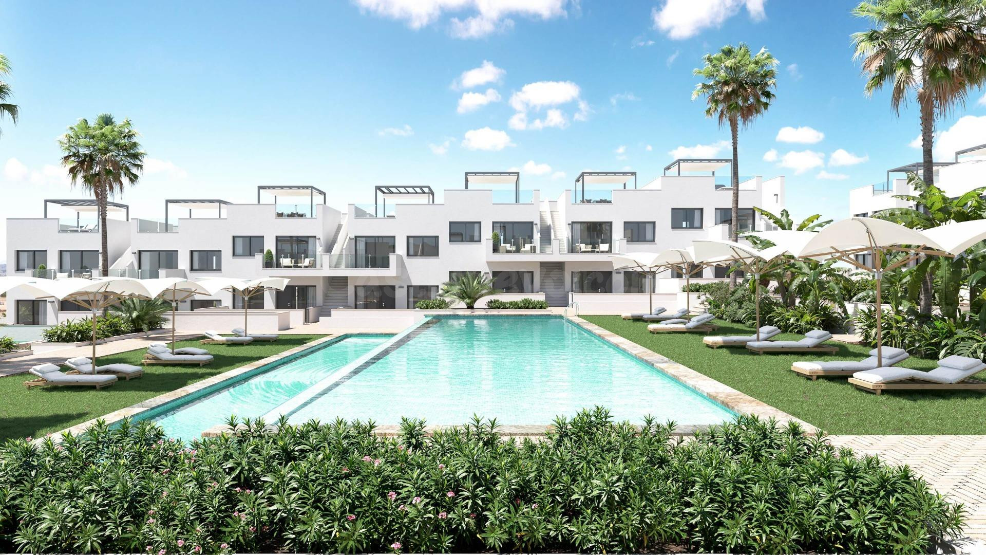 BUNGALOW DE PLANTA ALTA CON 2 DORM. CON VISTAS A LA LAGUNA ROSA EN LOS BALCONES(TORREVIEJA)