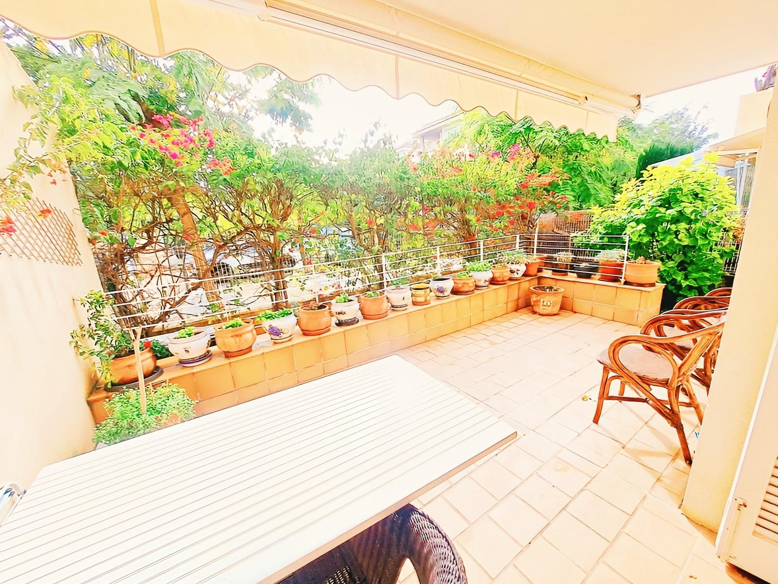 PLANTA BAJA EN SON CALIU CON TERRAZA, JARDIN Y PARKING PRIVADO