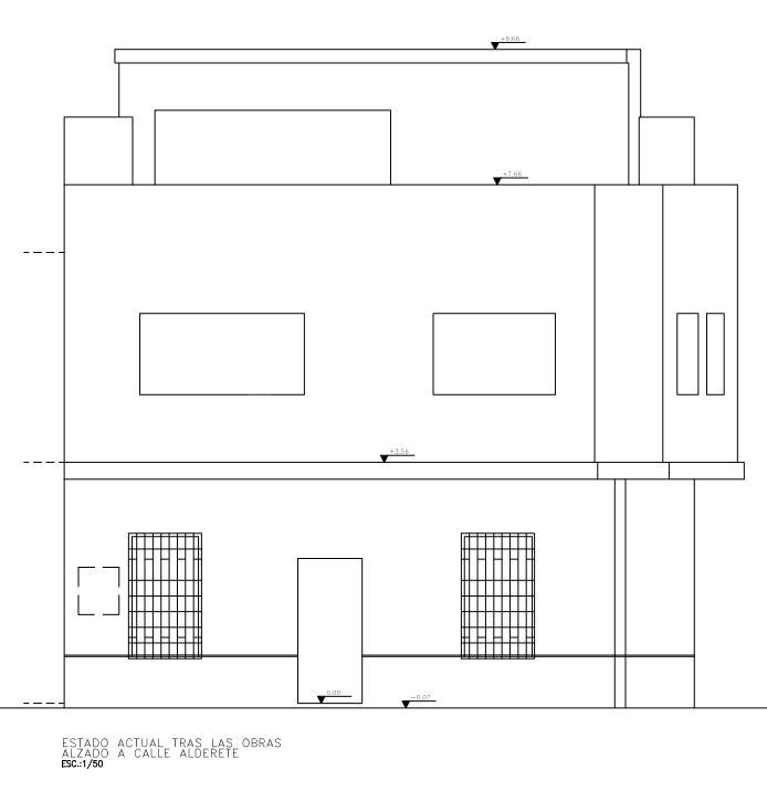 Chalet esquina de 2 alturas más buhardilla, 3 plantas en Capuchinos
