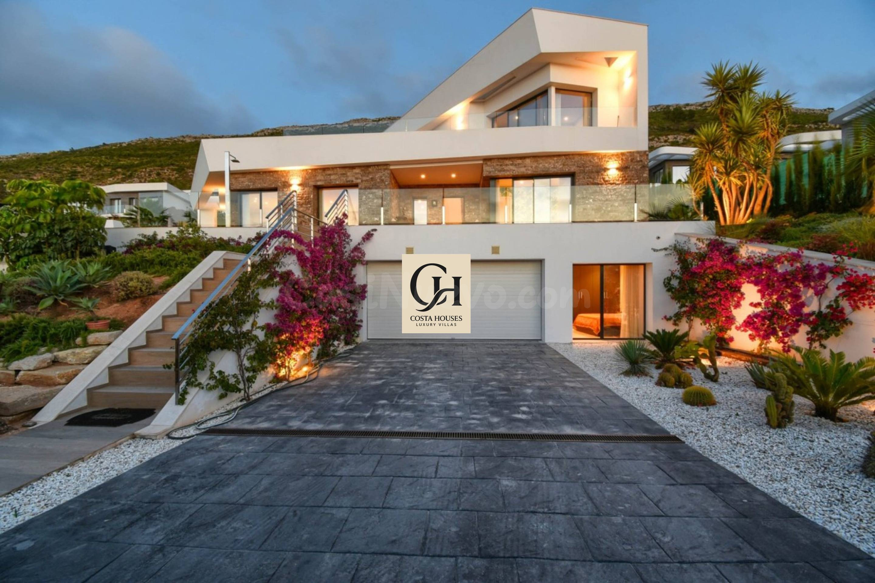 VILLA NUEVA CON VISTAS AL MAR EN VENTA EN MONTE OLIMPO, JÁVEA ALICANTE