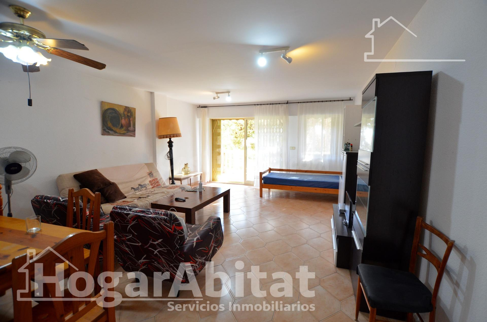 EN RESIDENCIAL CON PISCINA, GARAJE Y TERRAZA JUNTO A LA PLAYA