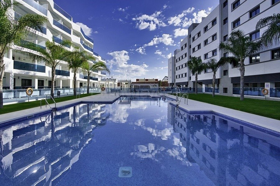 Apartamento de 2 dormitorios y 2 baños. Las Lagunas, Mijas Costa