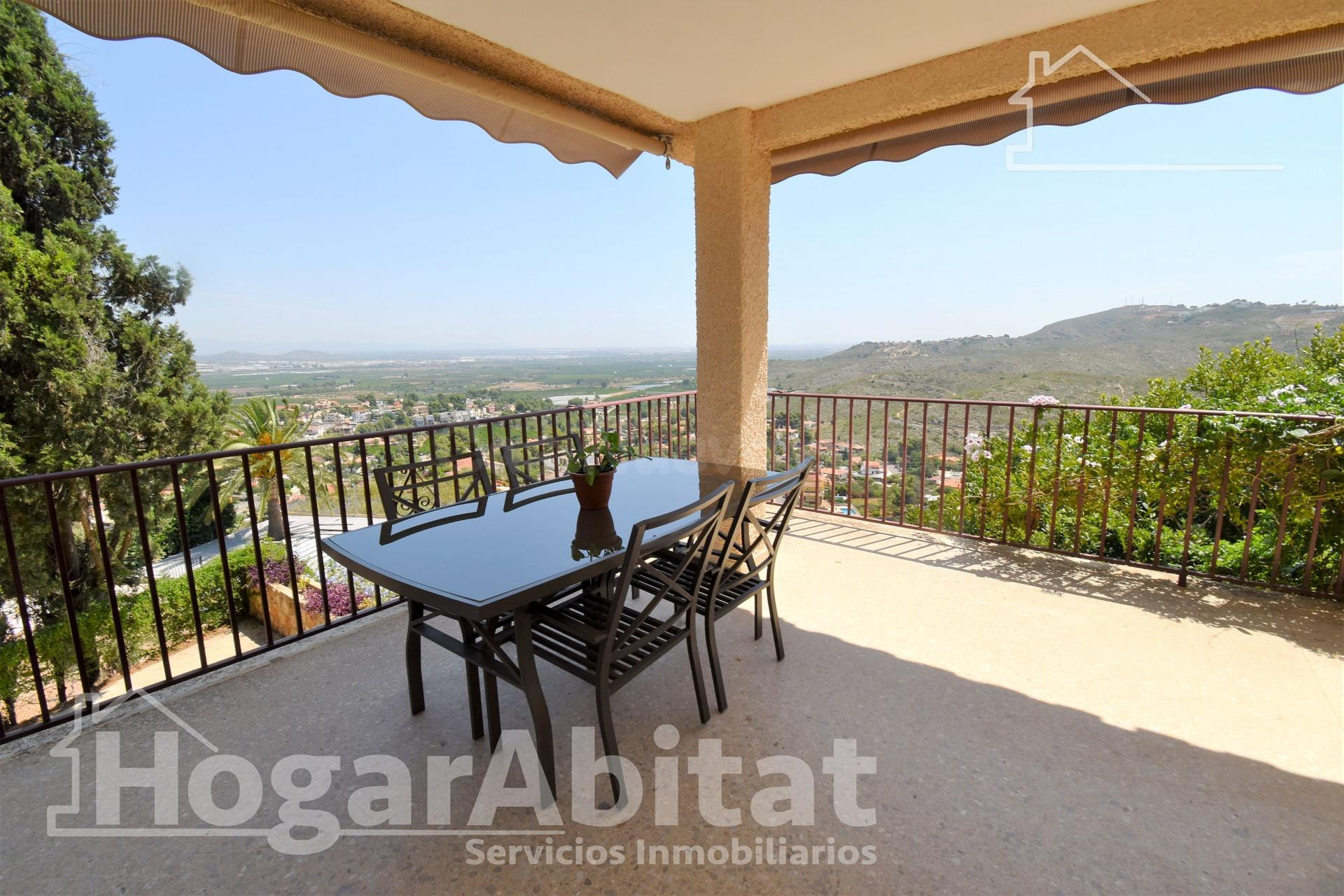 IMPRESIONANTE CHALET CON PISCINA, BARBACOA, AMPLIA TERRAZA Y GARAJE