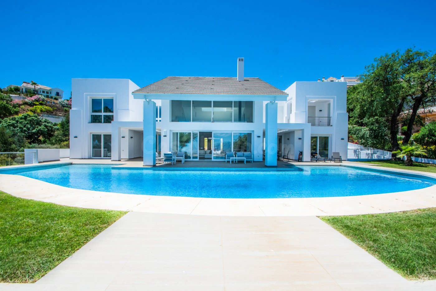 Villa de lujo en La Mairena, 7 dormitorios, 6 baños, estilo moderno y exquisita decoración