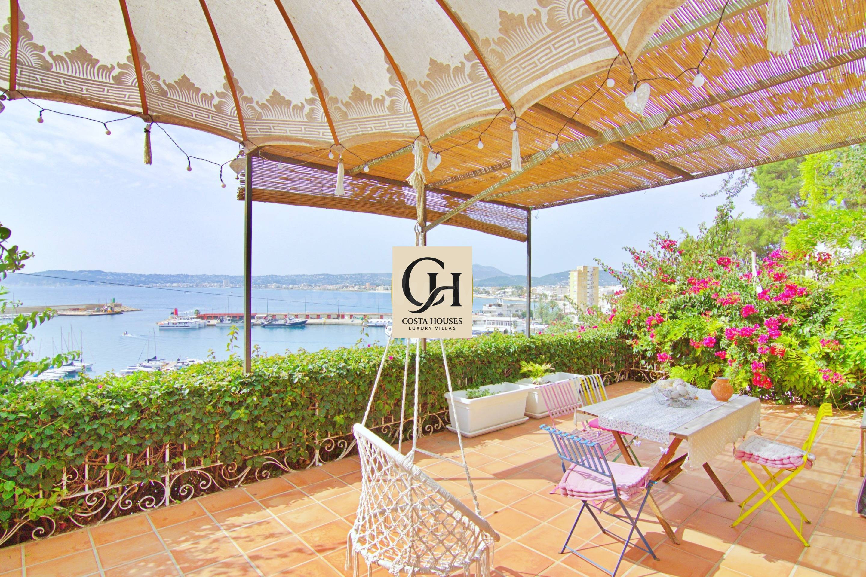 VILLA MARINA, UN EXCLUSIVO HOGAR EN PRIMERA LINEA DEL MAR EN EL PUERTO DE JAVEA