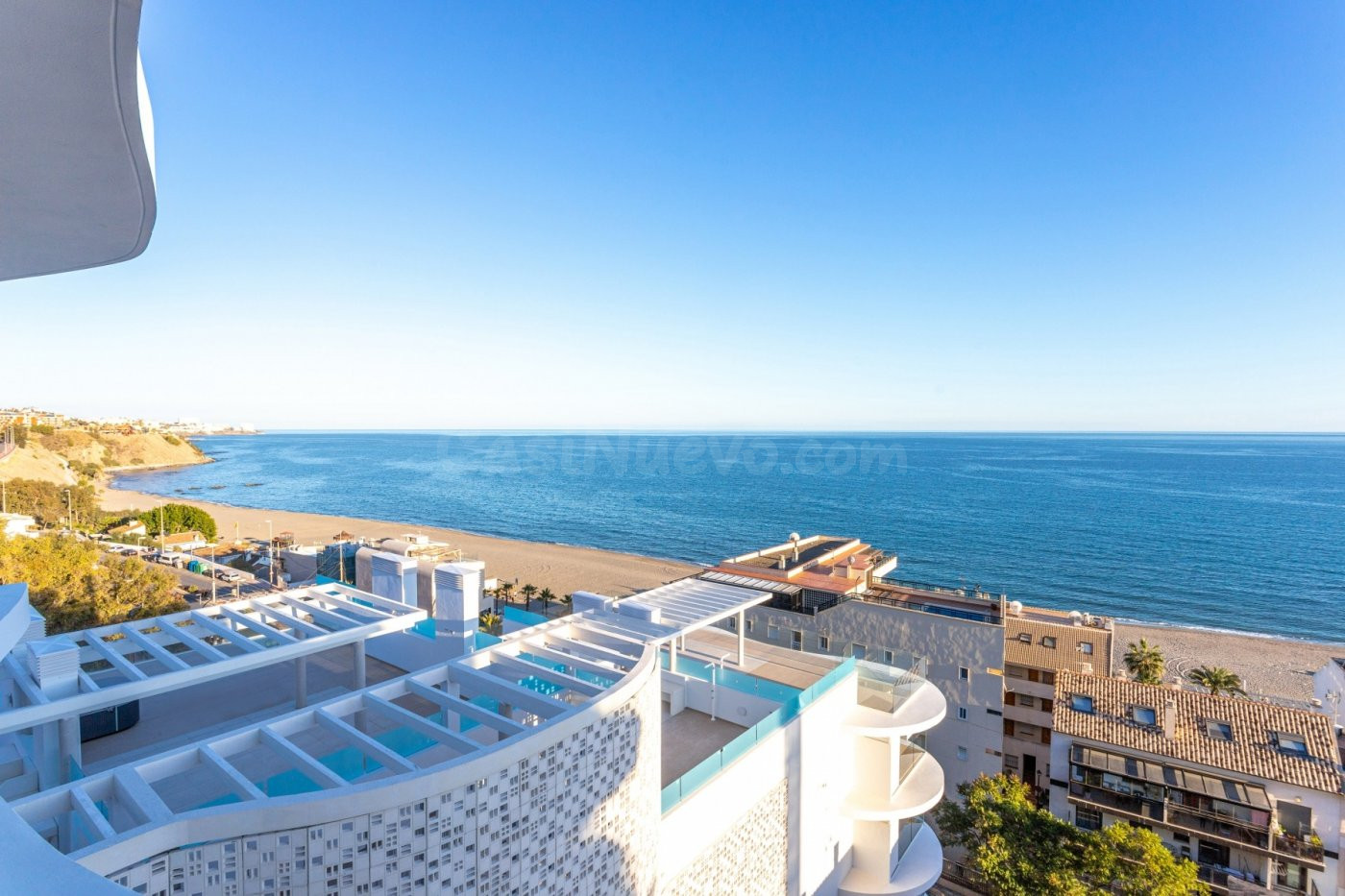 Ático de 2 dormitorios, 1 baño, gran solarium, vistas al mar. A 25 m de las Playas de Fuengirola