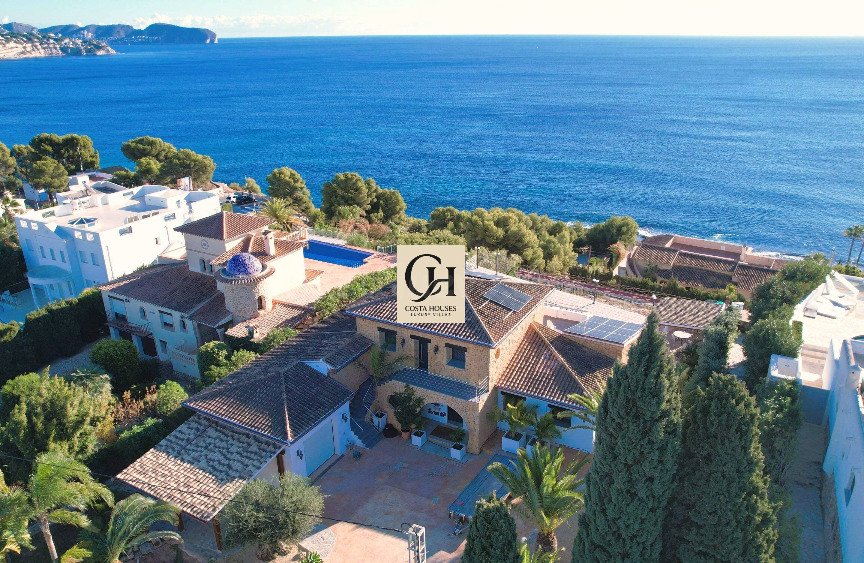 VILLA FUSTERA EN VENTA - LUJO CON VISTAS FRONTALES AL MAR EN BENISSA, ALICANTE