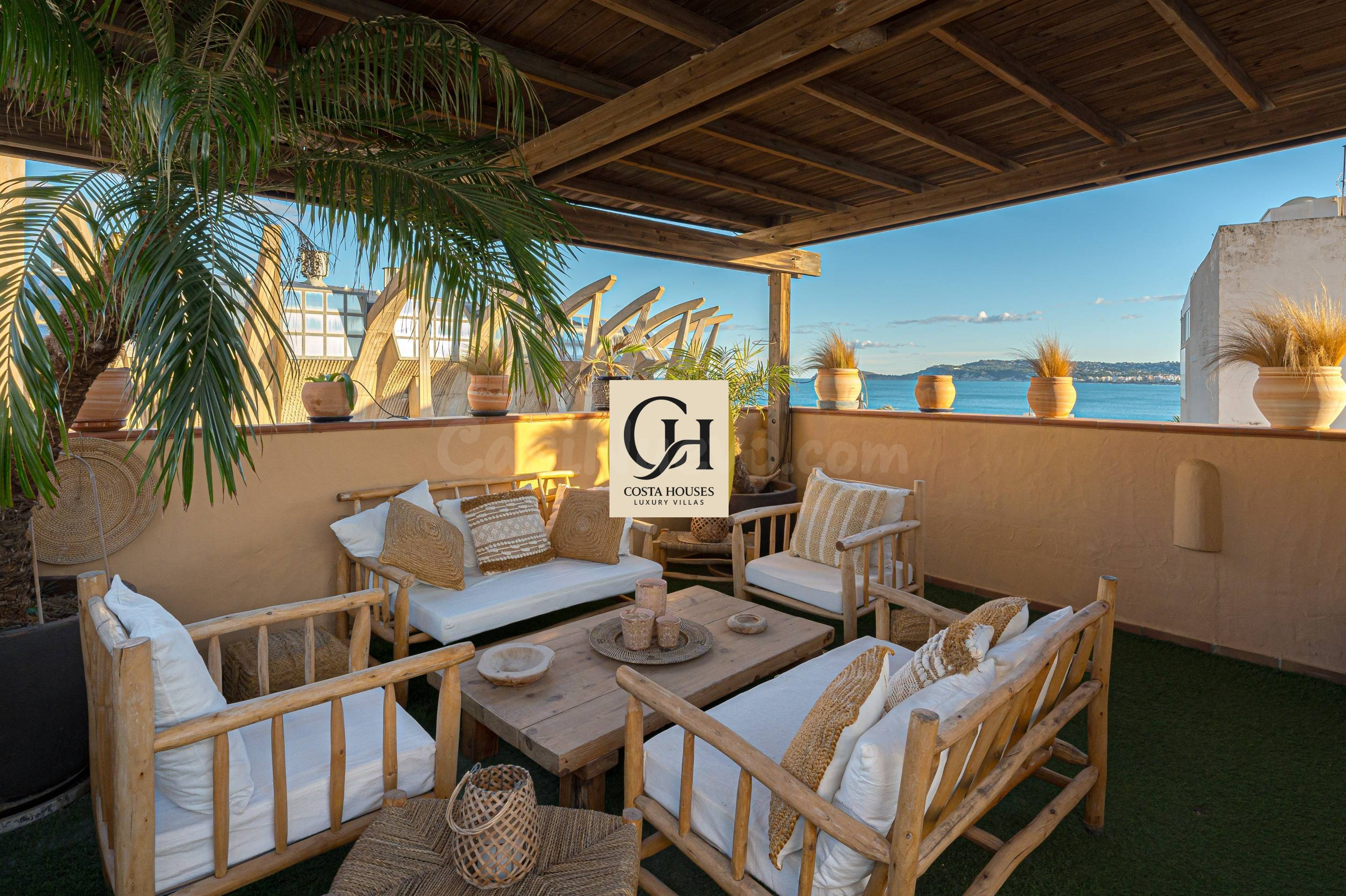 Exclusiva Residencia con vistas al Mar en el Puerto de Jávea a 100 metros de la Playa La Grava