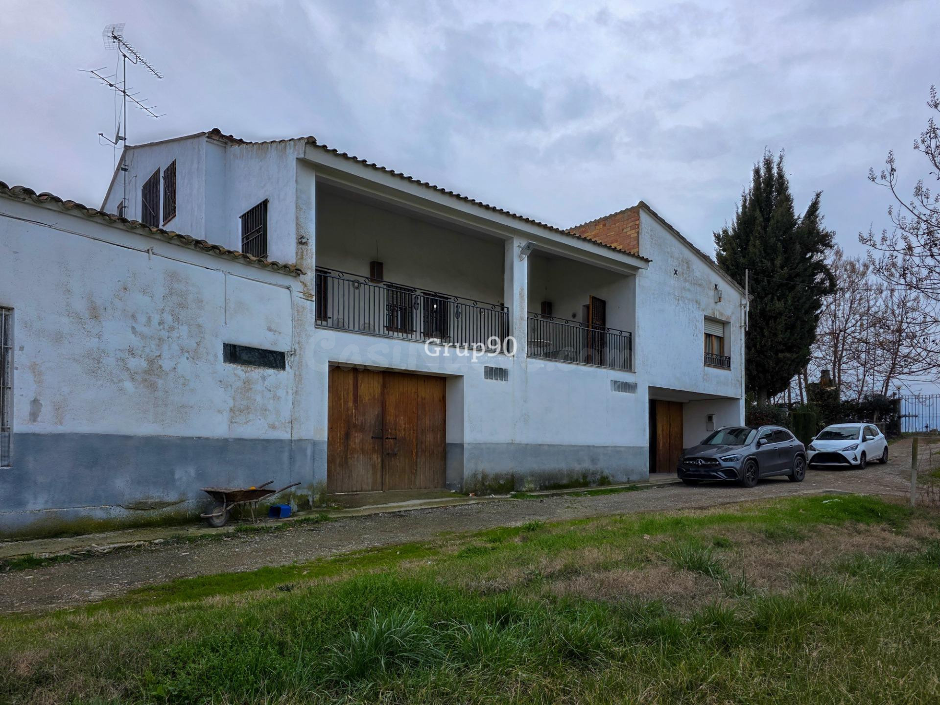 ¡Oportunidad Única! Casa con 3 Almacenes y 7.000 m2 de Terreno.