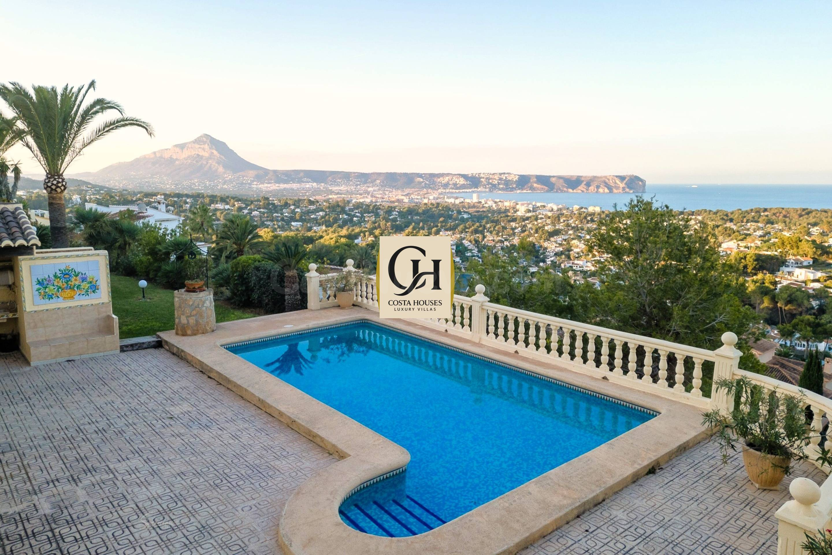 VENTA CHALET MEDITERRANEO CON VISTAS PANORAMICAS A LA BAHIA DE JAVEA Y EL MAR