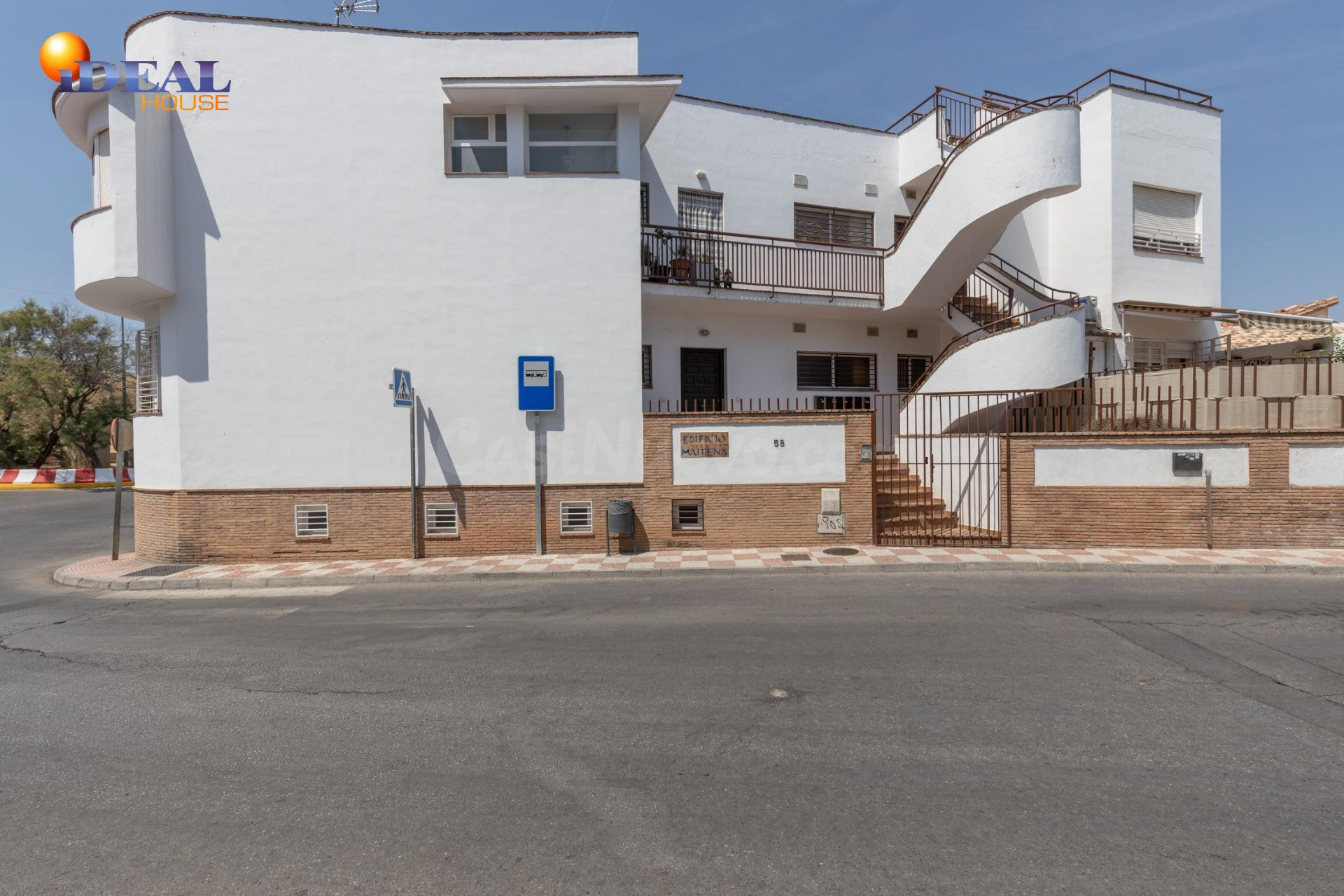 FANTÁSTICO TRÍPLEX EN CÁJAR: UNA VIVIENDA LLEVA DE AMPLITUD Y LUMINOSIDAD