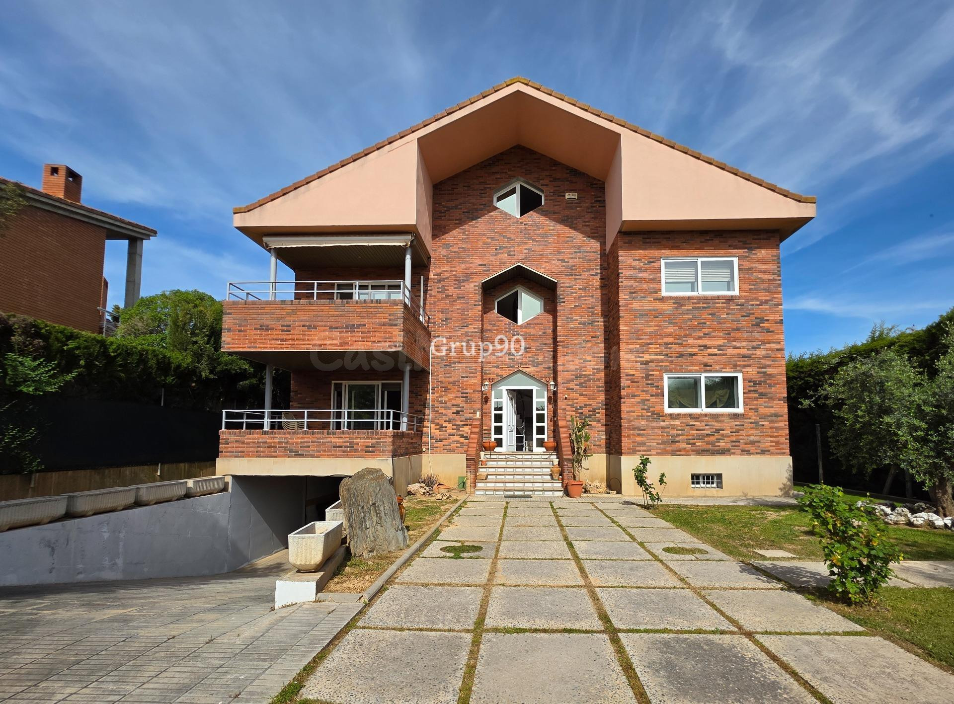 Chalet exclusivo en Lleida – Espacio, privacidad y ubicación - foto 2