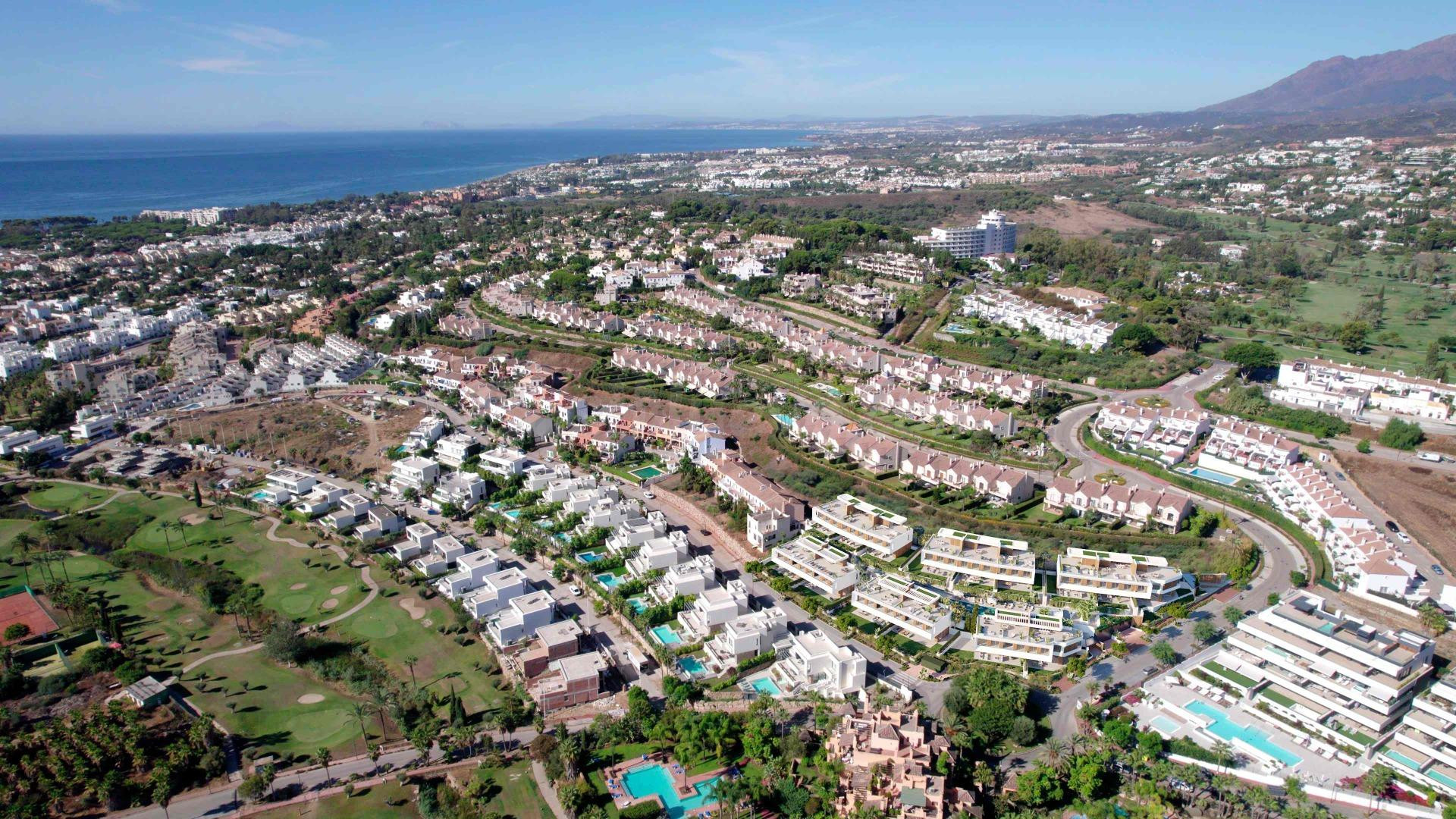 Pareado de 4 dormitorios y 4 baños. Nueva Milla de Oro, Estepona