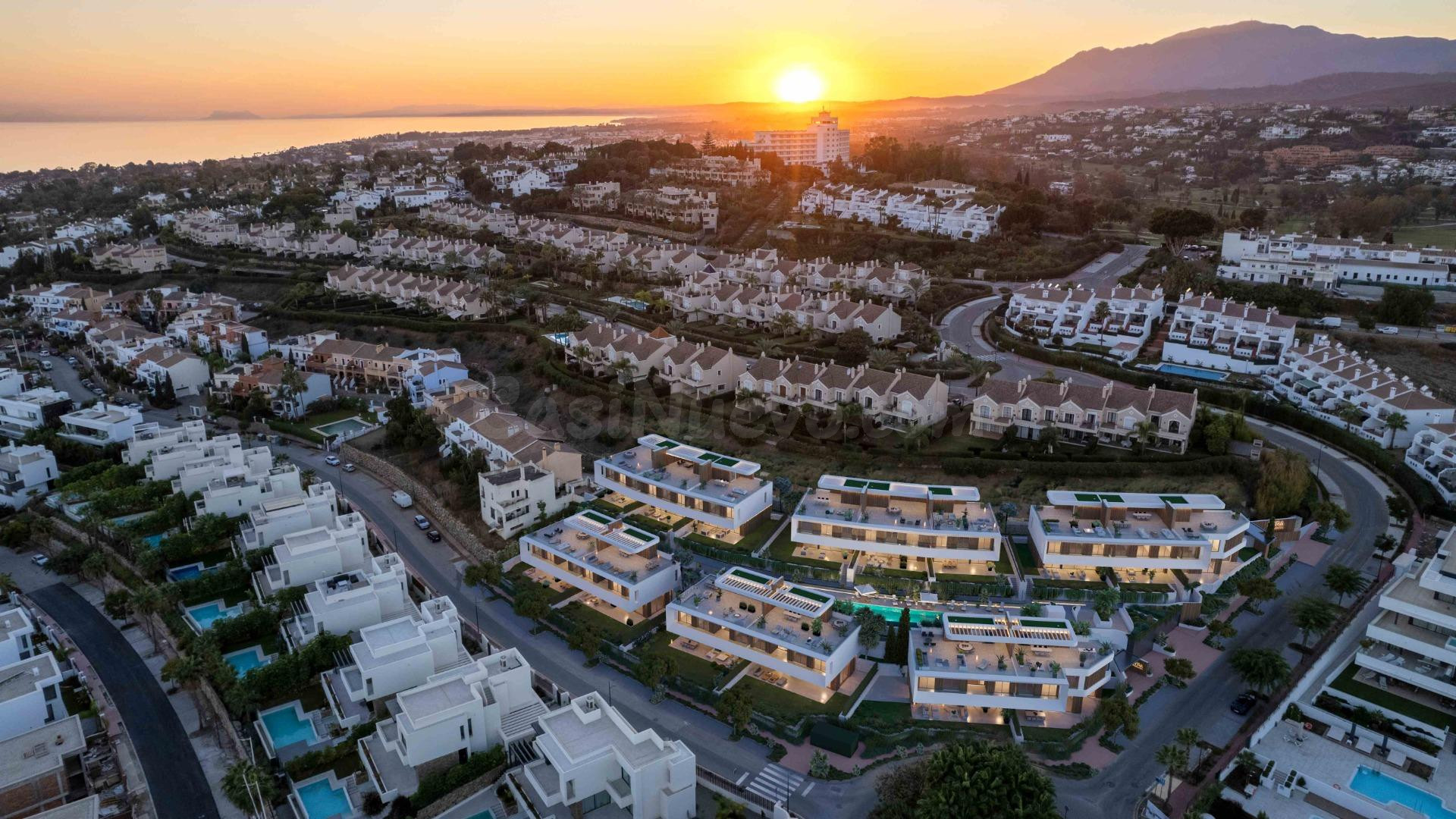Pareado de 4 dormitorios y 4 baños. Nueva Milla de Oro, Estepona