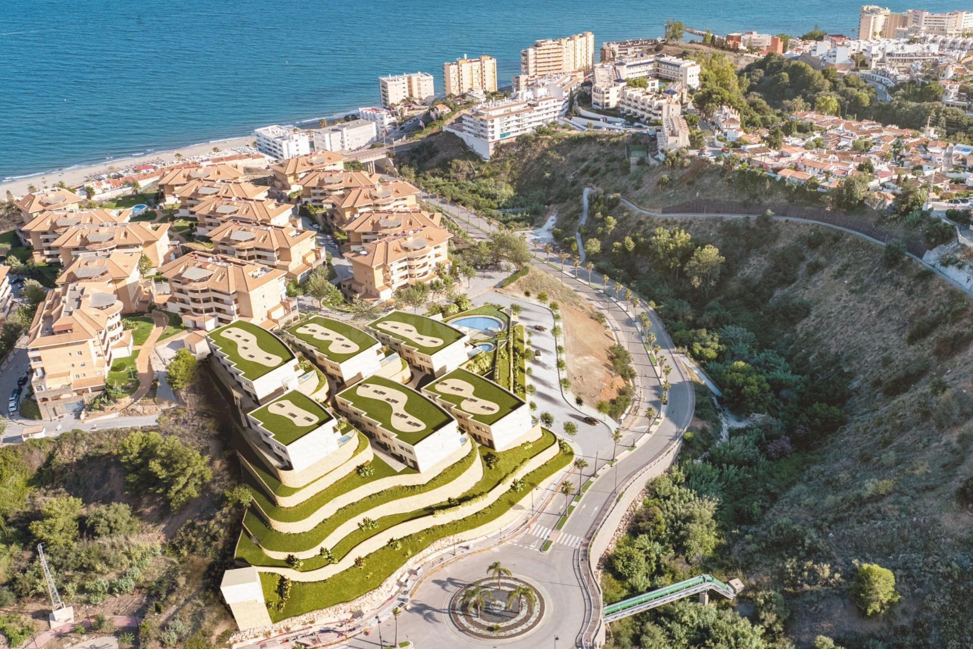 Adosado de 3 dormitorios y 2 baños con vistas al mar. Fuengirola