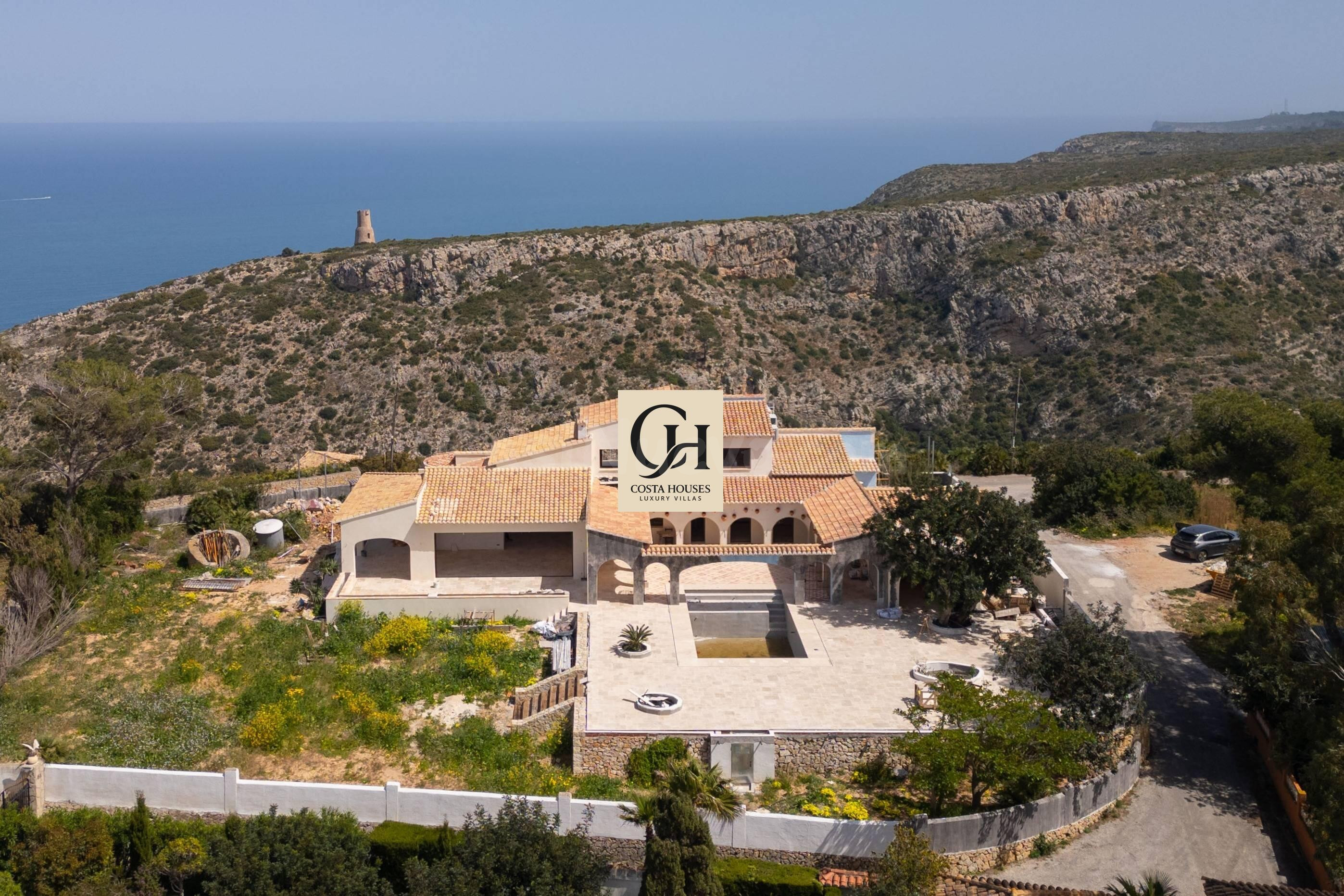 VILLA SIRI · AUTÉNTICA HACIENDA MEDITERRÁNEA CON VISTAS PANORÁMICAS AL MAR EN VENTA EN DÉNIA