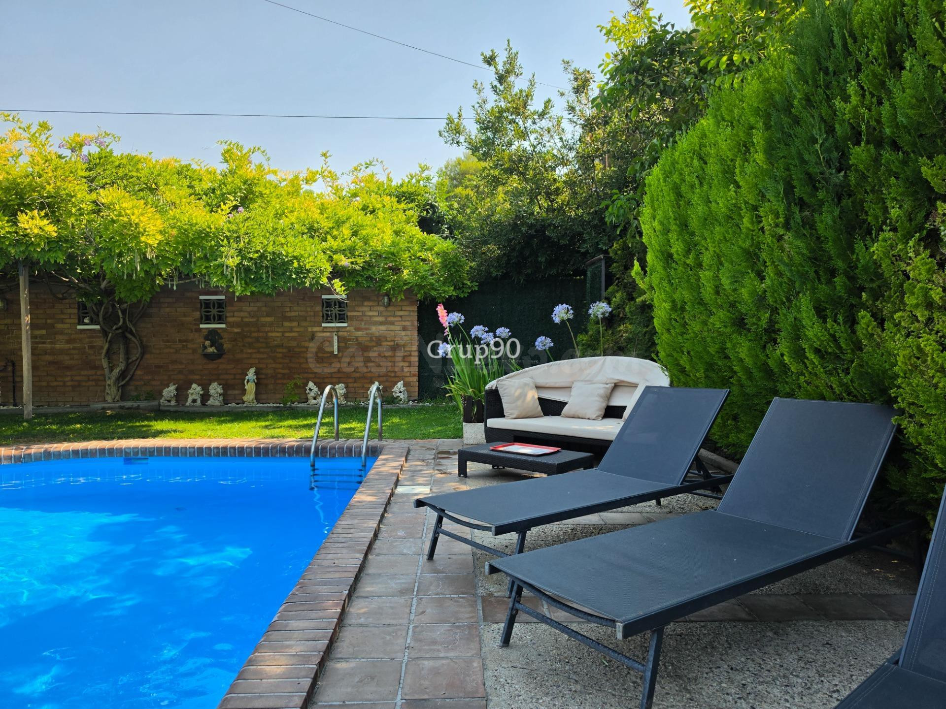 EXCLUSIVO CHALET INDEPENDIENTE CON PISCINA Y AMPLIA PARCELA  - foto 3