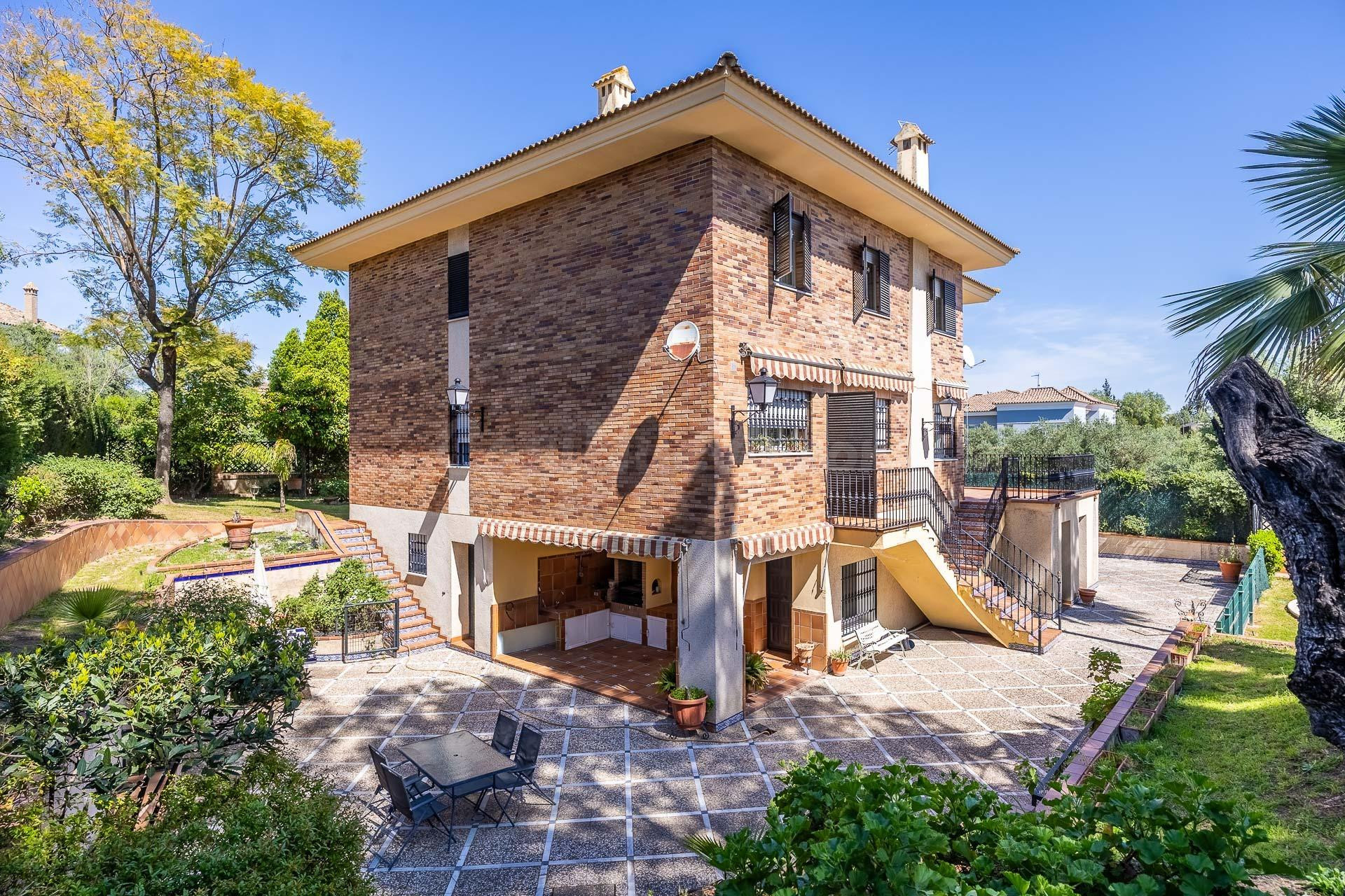 Exclusivo chalet independiente en Simón Verde: espacio, confort y calidad de vida a un paso de Sevilla