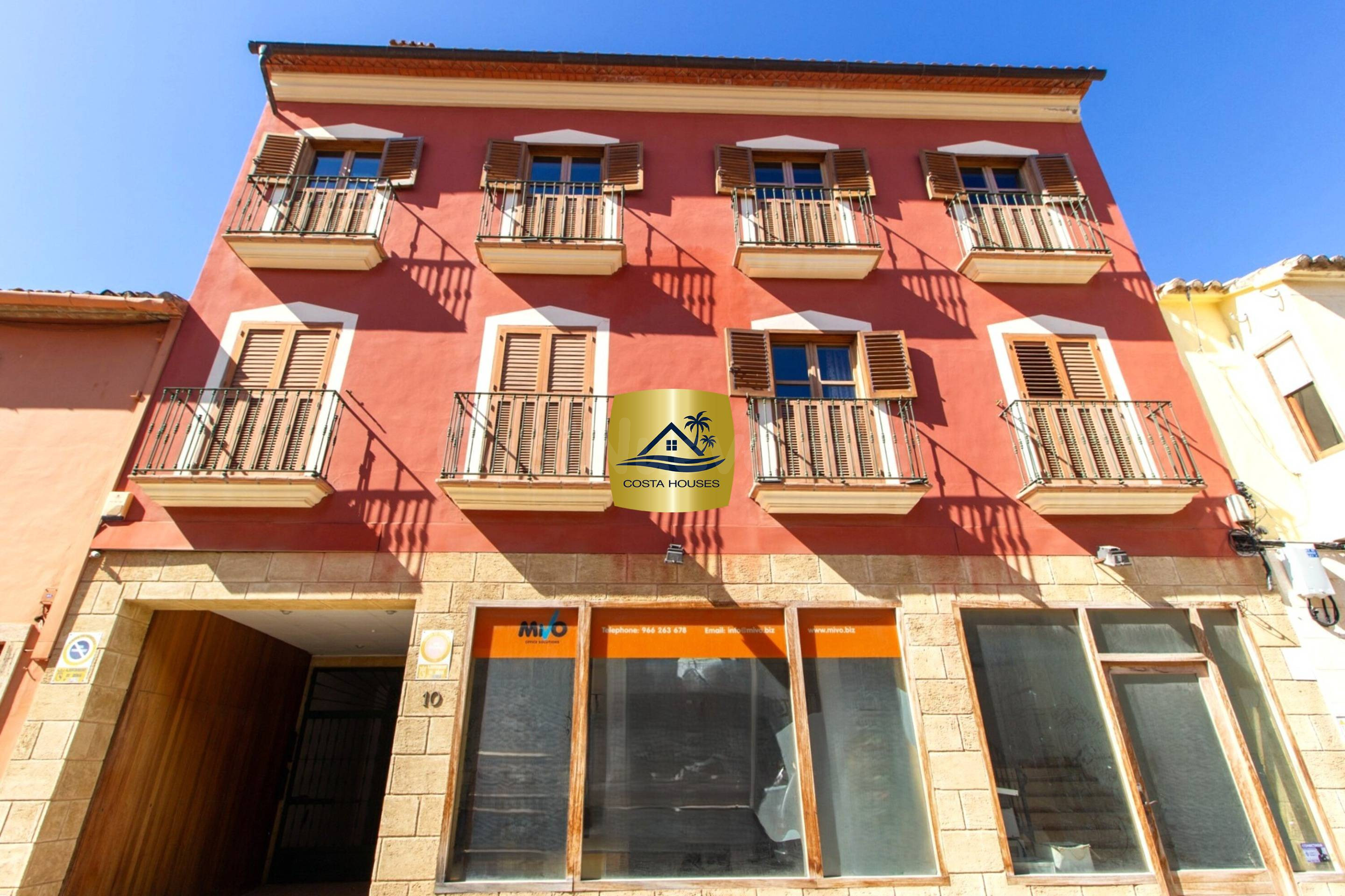 CASA SEÑORIAL EN VENTA EN EL CENTRO HISTÓRICO DE DÉNIA – AUTÉNTICO ENCANTO MEDITERRÁNEO