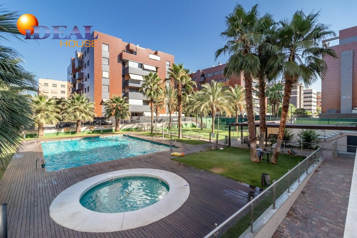 Exclusiva vivienda en Residencial Parque Lagos