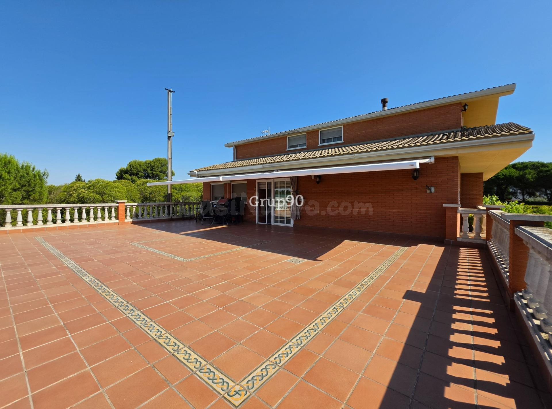 GRAN FINCA CON XALET, NAVE Y AMPLIA PARCELA – MÚLTIPLES POSIBILIDADES