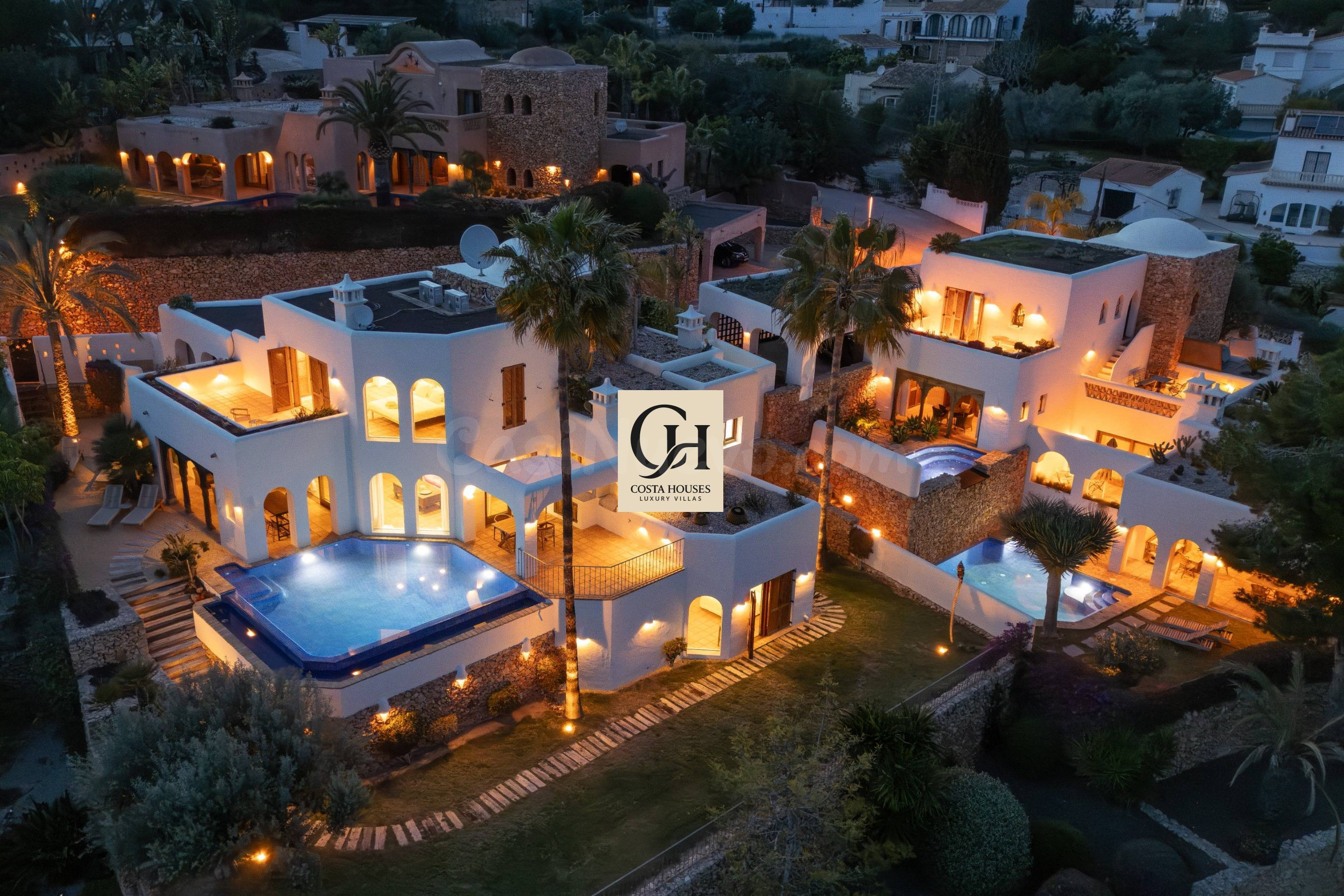 VILLA IBICENCA CON VISTAS AL MAR EN VENTA EN EL PORTET · MORAIRA, ALICANTE