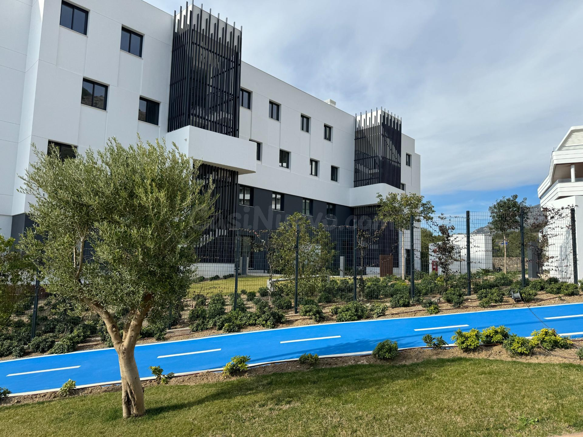 Ático de 2 dormitorios y 2 baños con solarium y vistas al mar. El Higuerón, Fuengirola
