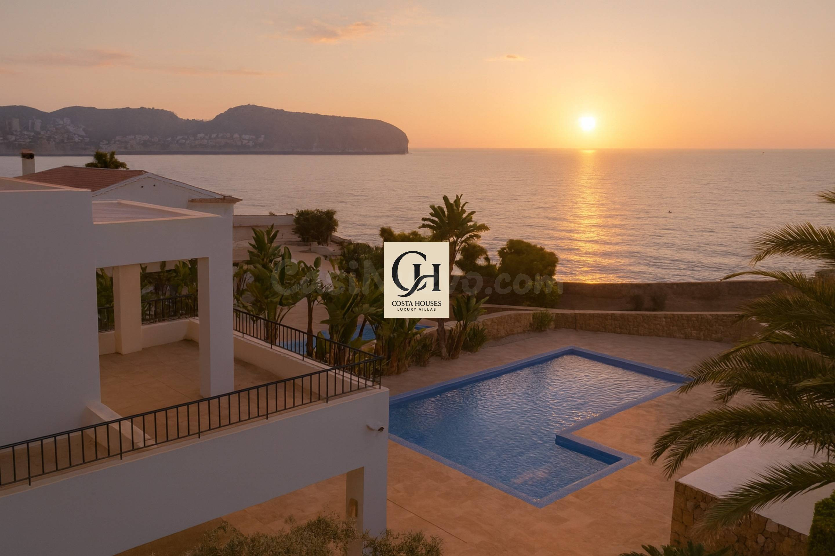 VILLA ANDRAGO · LUJO Y EXCLUSIVIDAD EN PRIMERA LINEA DE MAR EN MORAIRA · COSTA BLANCA