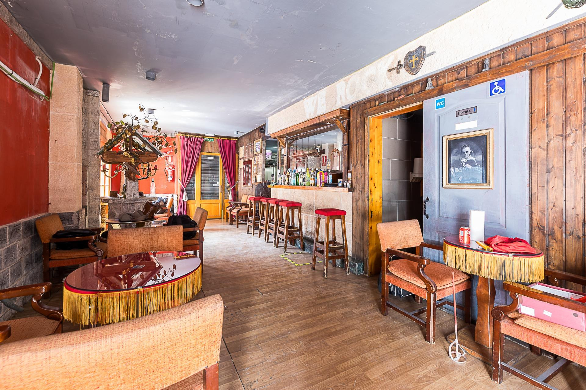 ✨ Local en esquina con gran visibilidad junto a Plaza de Toros – Palma