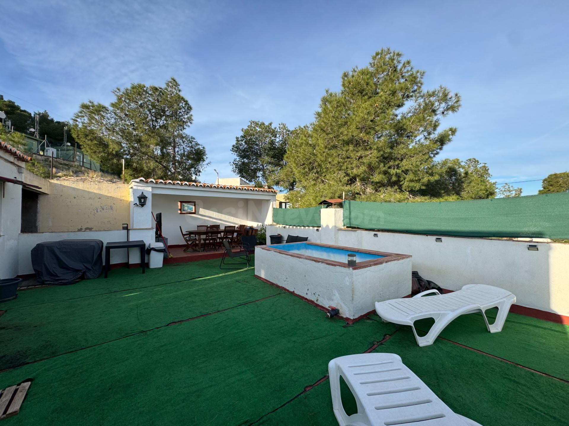 CASA CON EXCELENTES VISTAS, GARAJE Y TERRAZA CON PISCINA