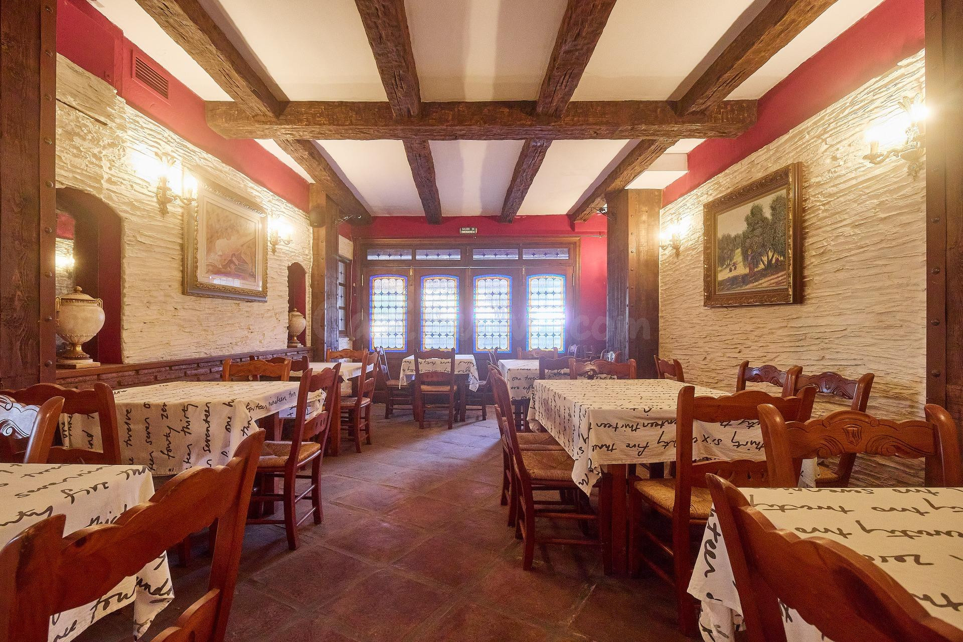 Restaurante Urb Marbesa 417m2, terraza de 56m2, cap.150 personas, Camping , 300mts playa