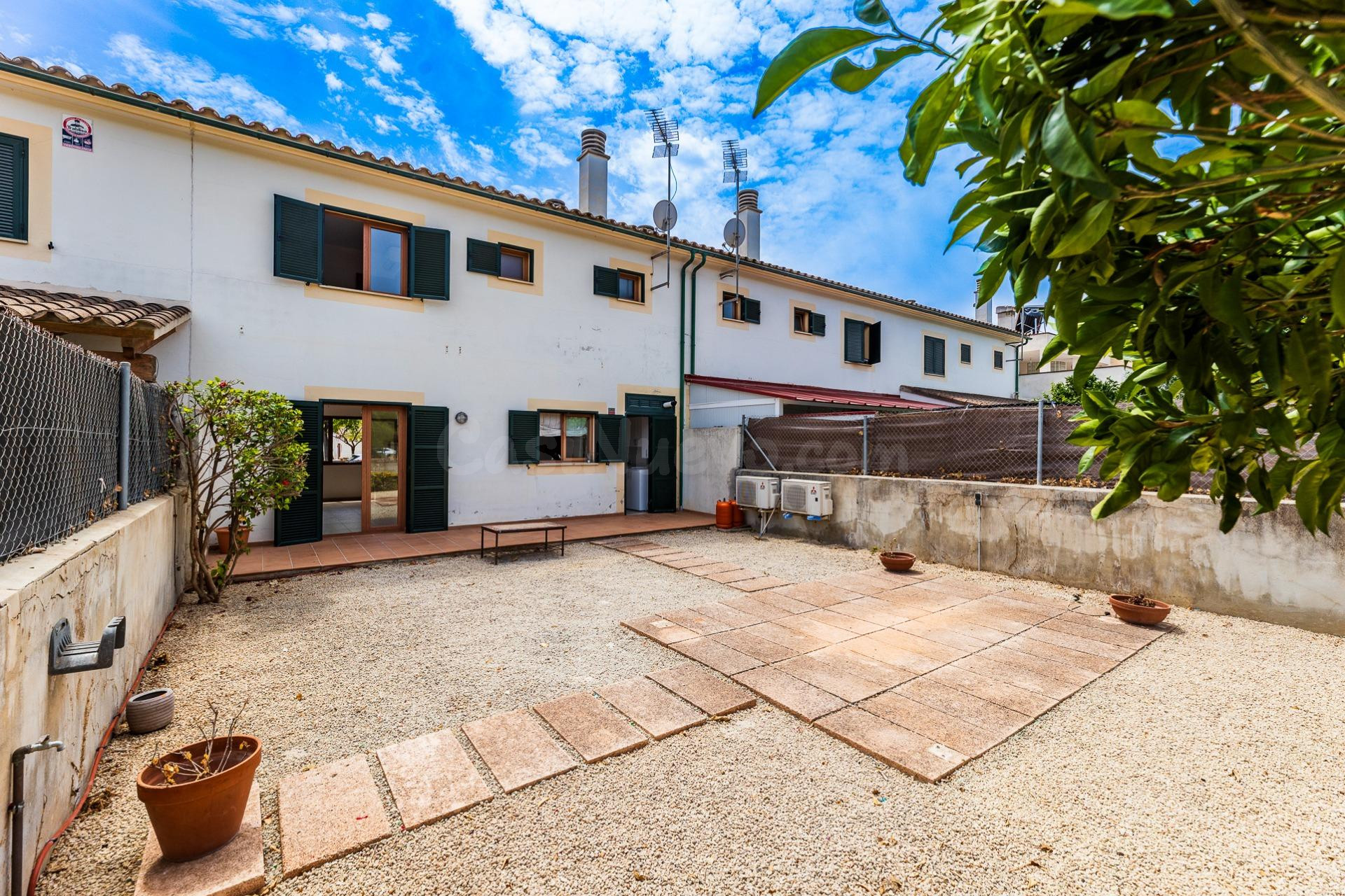 Chalet adosado en alquiler en Son Fuster – 3 habitaciones, 3 baños y amplias terrazas