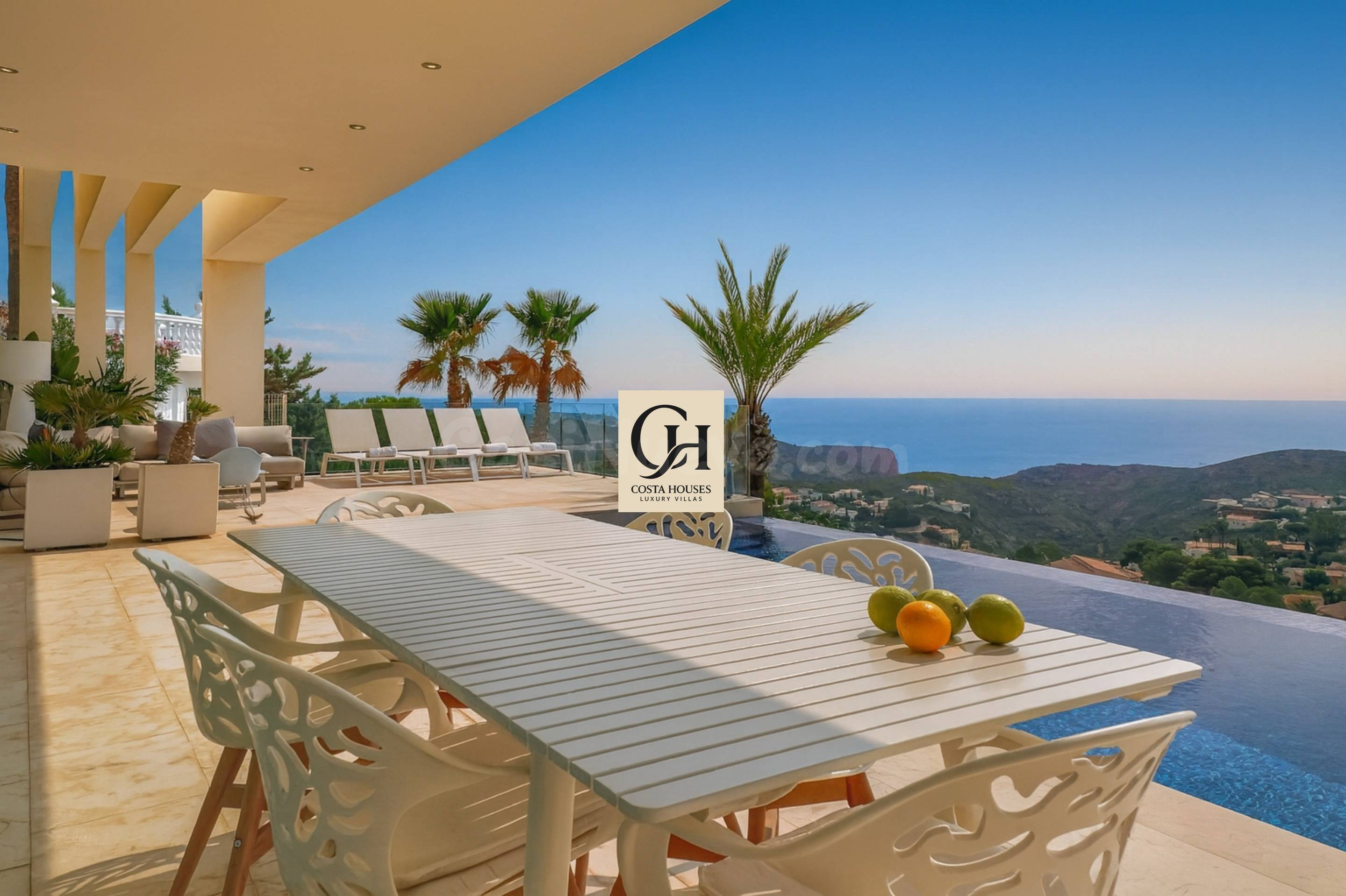 VILLA DALI · 4 DORMITORIOS Y VISTAS PANORAMICAS AL MAR EN CUMBRE DEL SOL
