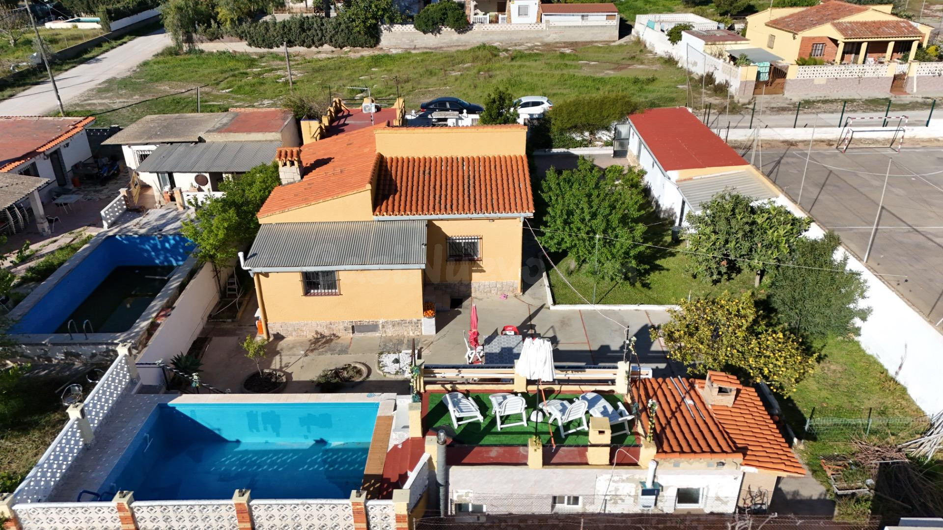 INTERESANTE CHALET A 2 KM DE LLIRIA