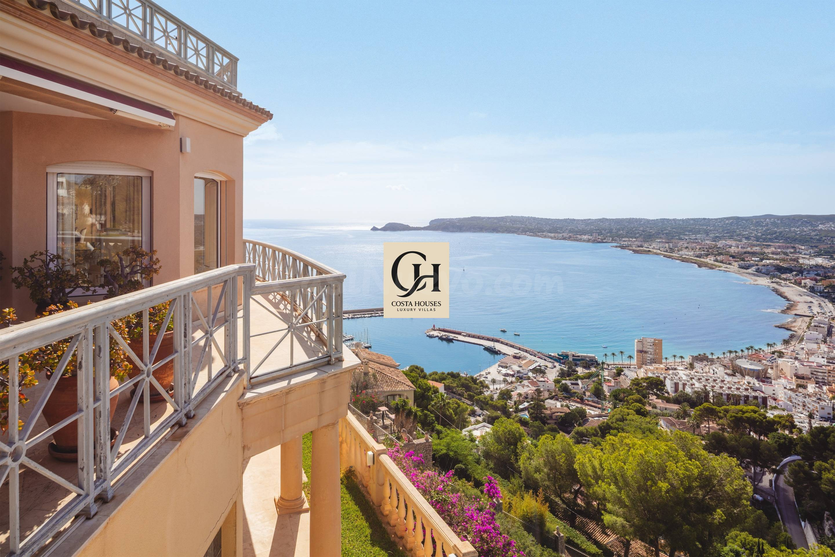 VILLA AUREA · VISTAS AL MAR PANORÁMICAS Y DOMINANTES SOBRE LA BAHÍA DE JÁVEA