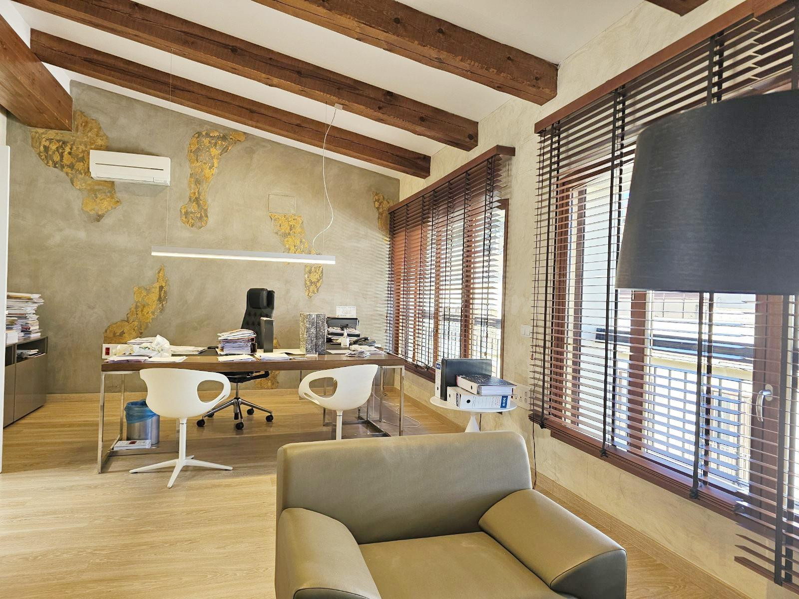 Ático acondicionado como oficina con potencial para vivienda en el centro de Dénia