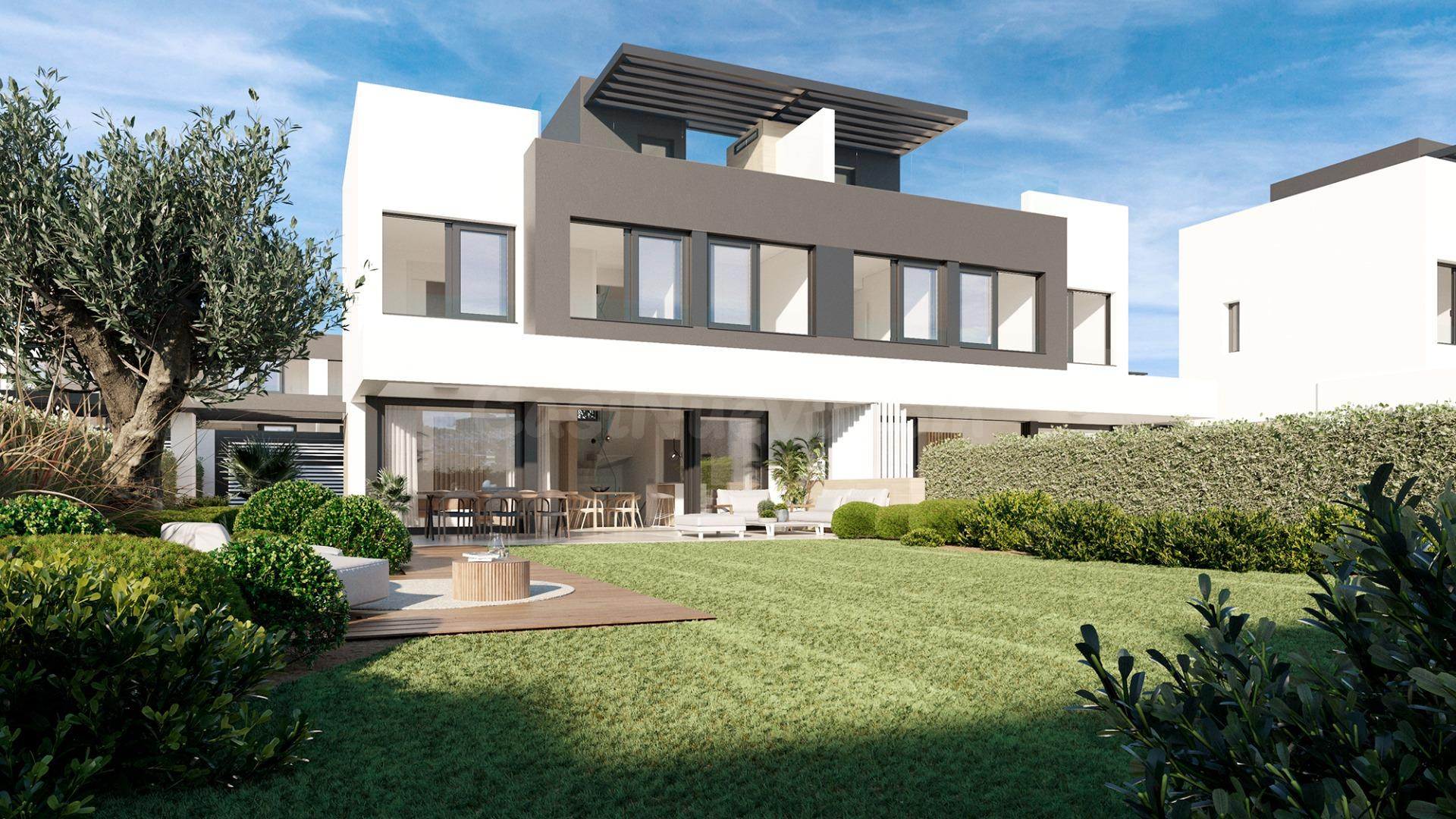 Villa Pareada de 3 dormitorios y 3 baños con jardín, sótano y solarium. Estepona